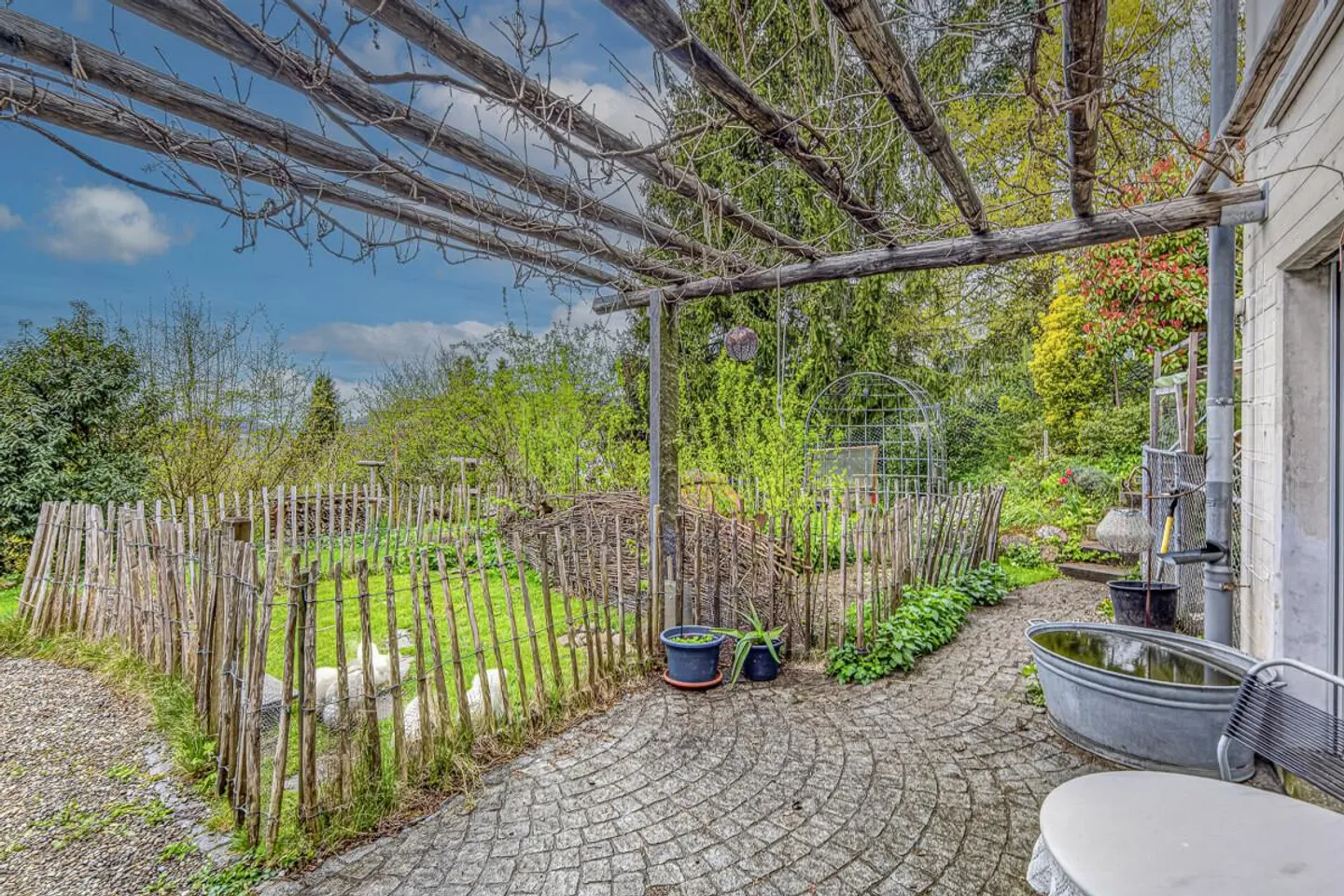 Maison individuelle de 5 ½ pièces de rêve dans un emplacement en pente sud-ouest surélevé ! - Photo 4 sur 22