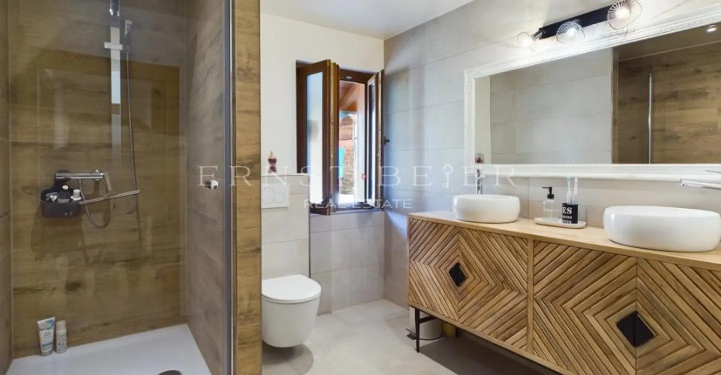 Schönes, vollständig renoviertes Herrenhaus - 2 Wohnungen - Foto 4 von 12