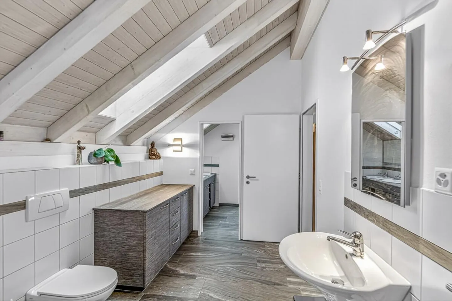 Maison individuelle de 5 ½ pièces de rêve dans un emplacement en pente sud-ouest surélevé ! - Photo 6 sur 22