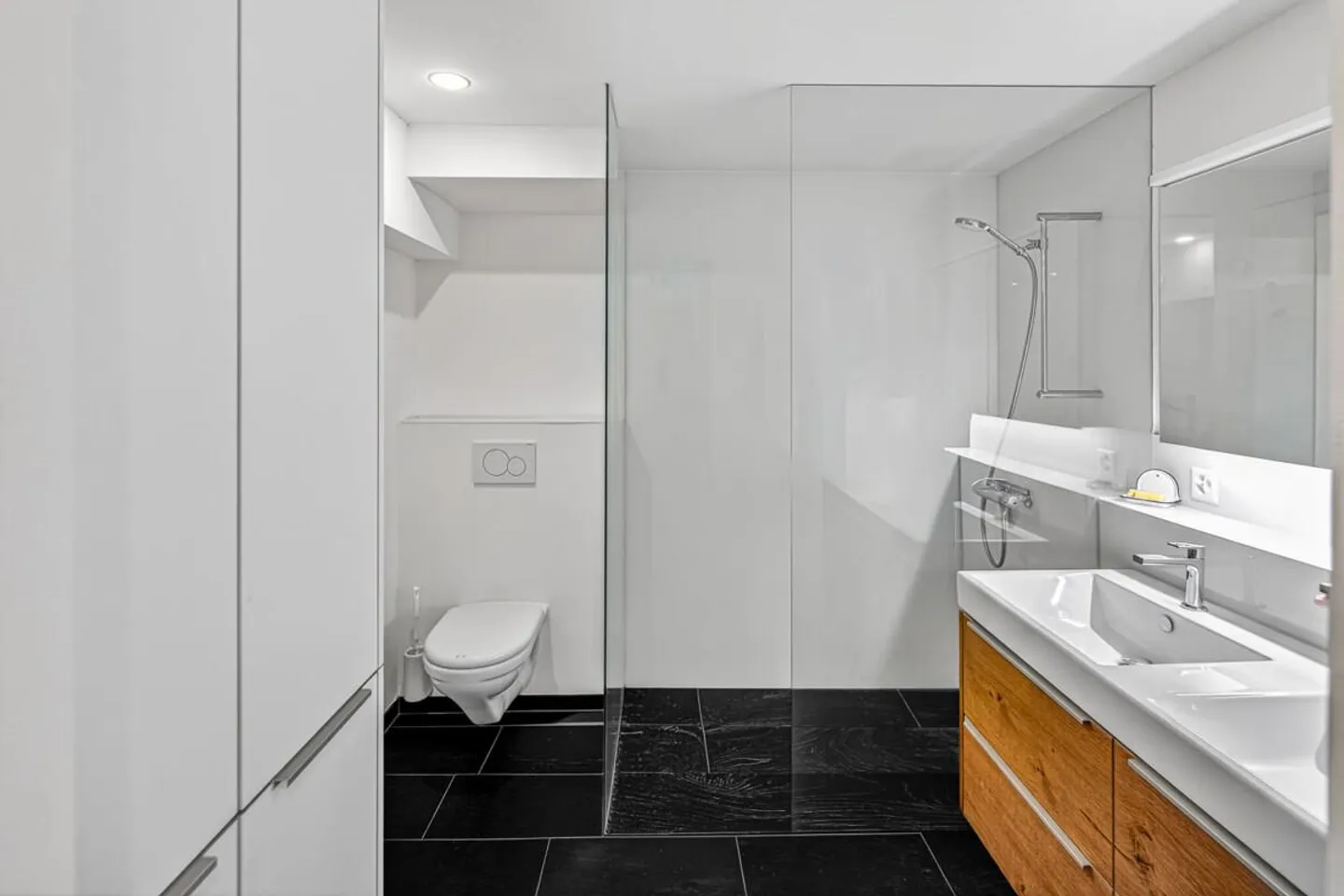 Maison individuelle de 5 ½ pièces de rêve dans un emplacement en pente sud-ouest surélevé ! - Photo 15 sur 22
