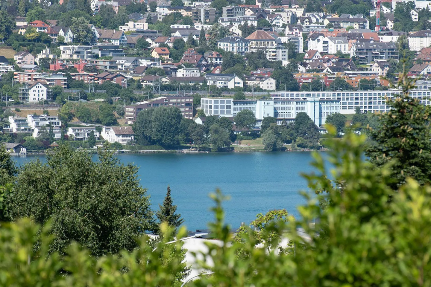 Charmante appartement de 4,5 pièces avec vue sur la montagne et le lac à Herrliberg - Photo 7 sur 18