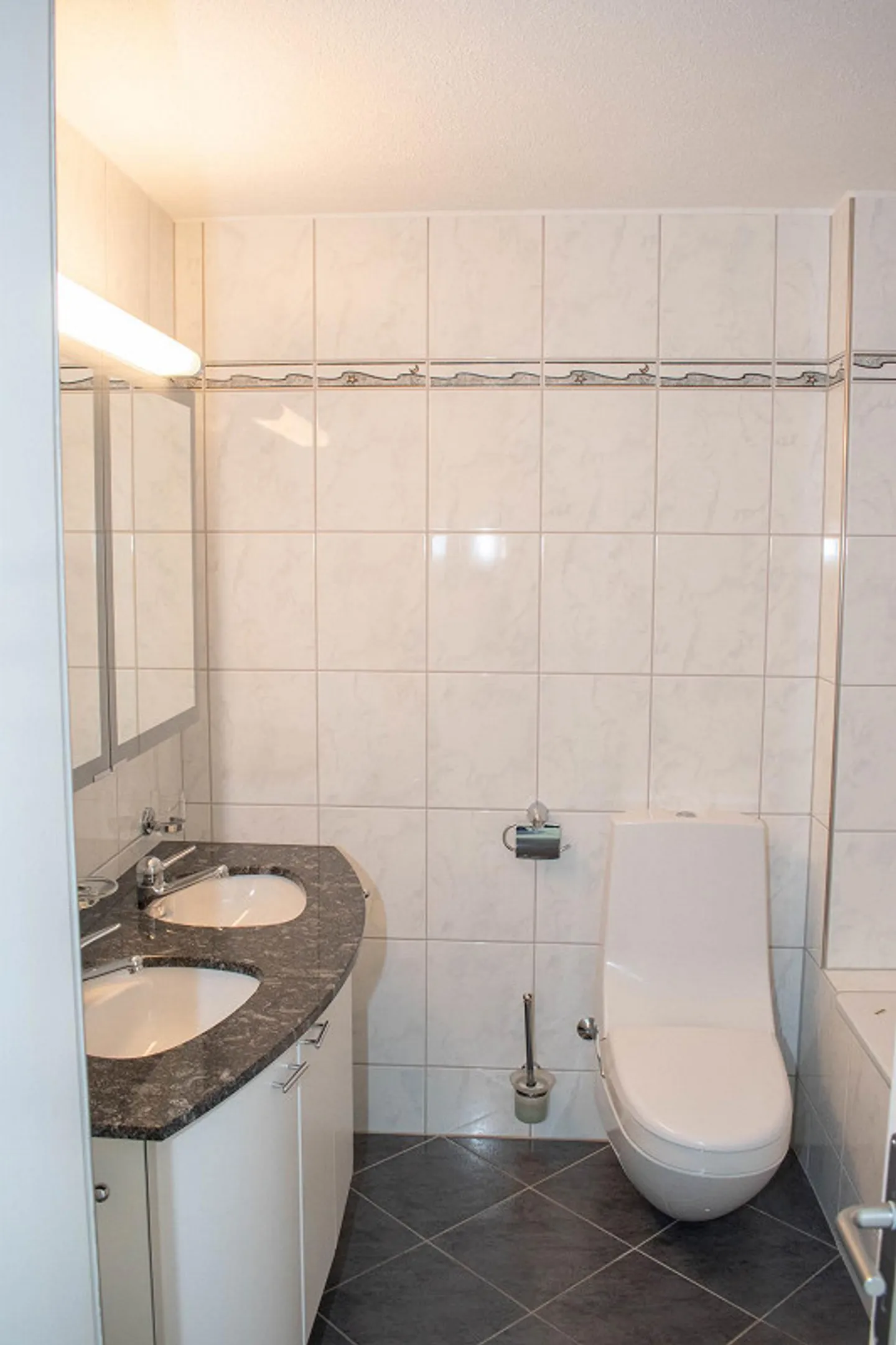 Charmante appartement de 4,5 pièces avec vue sur la montagne et le lac à Herrliberg - Photo 14 sur 18