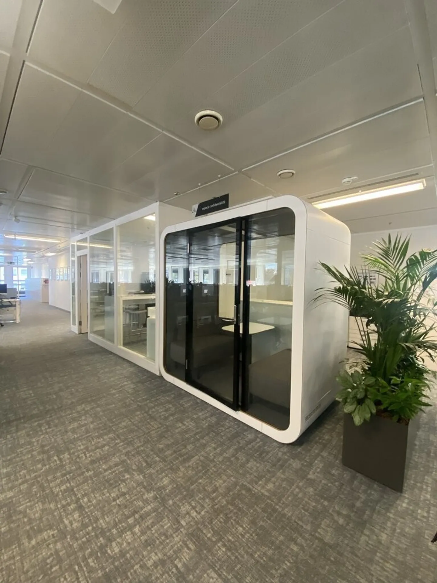 Area of 1,105 m2 at the Geneva Business Center - Photo 6 of 6