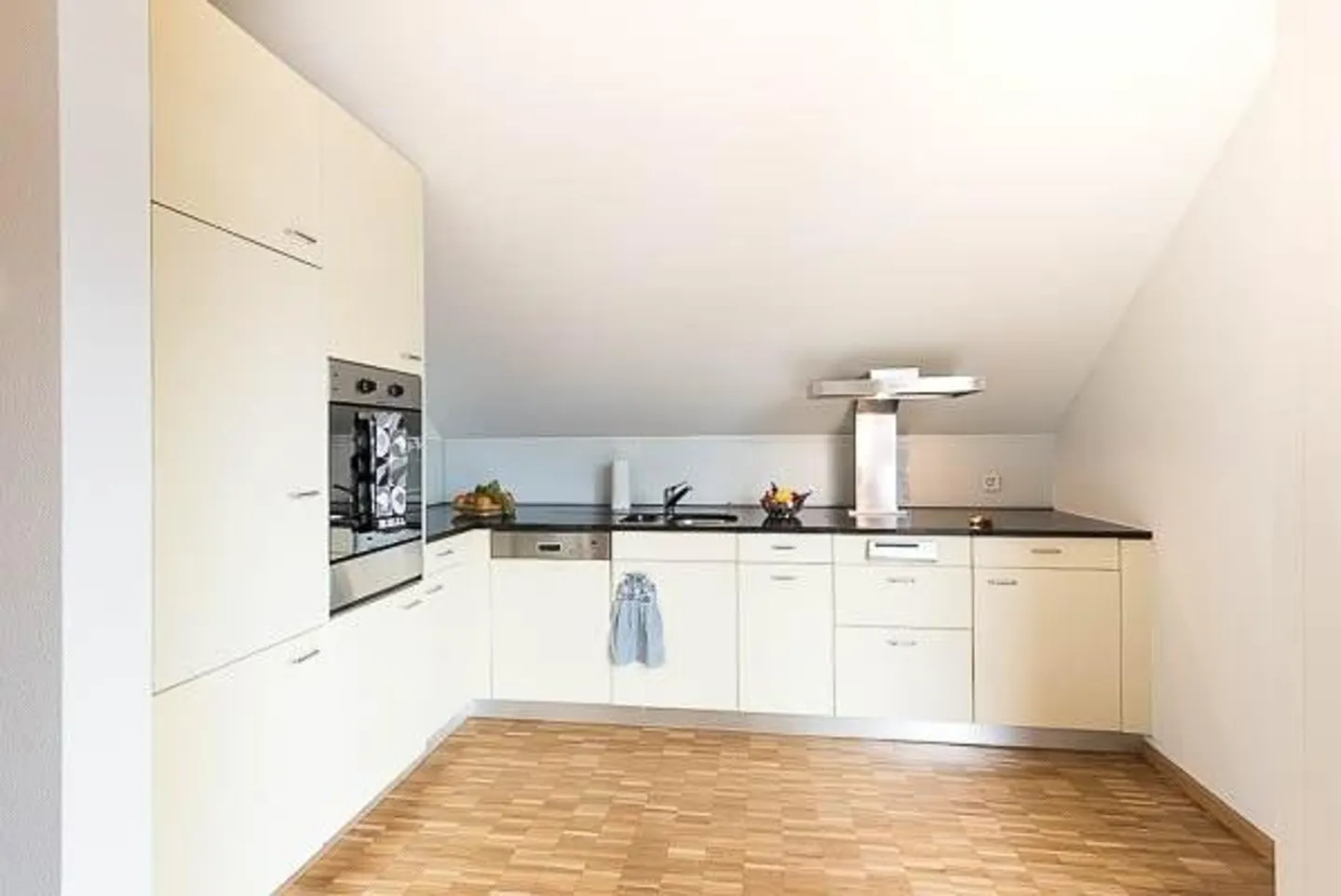 Grosszügige Dachwohnung in Aesch - Foto 3 von 12