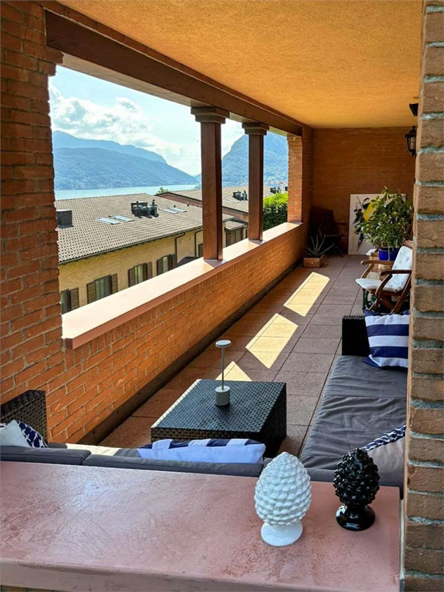 Apartment with Lake View in Residence with Pool in Savosa - Photo 1 of 11