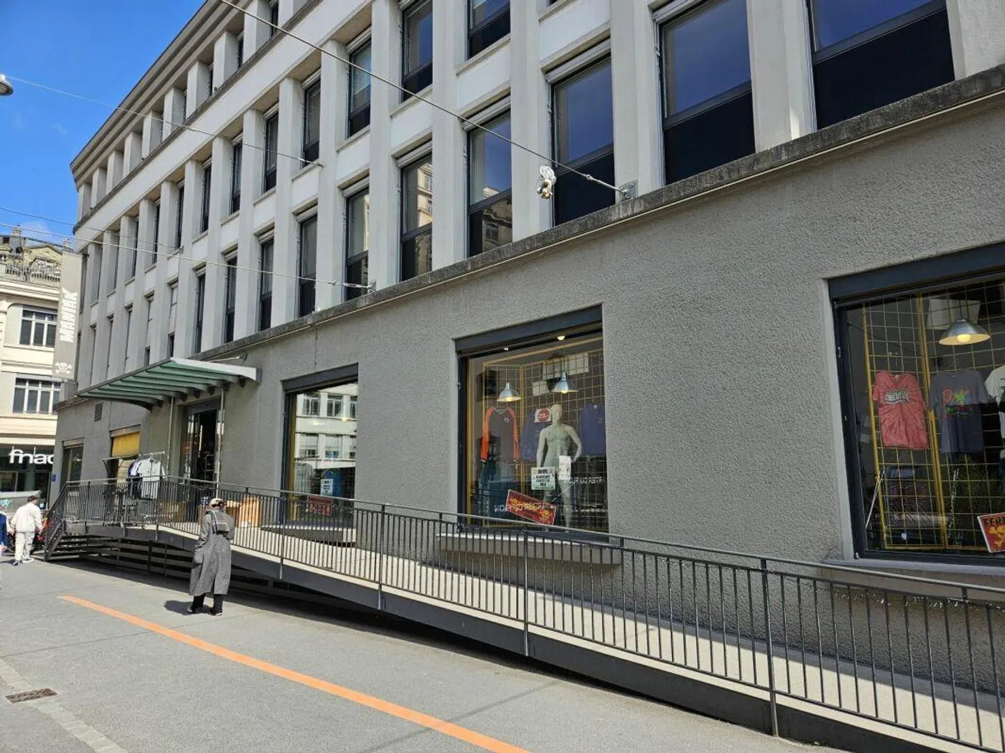 Arco commerciale, 1'060m2, centro città, alto traffico pedonale - Foto 1 di 11