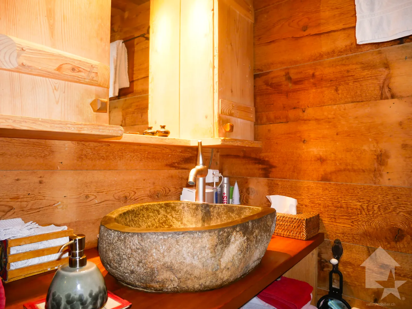 Charmant raccard rénové avec goût au Biolley, vue imprenable ! - Photo 12 sur 38