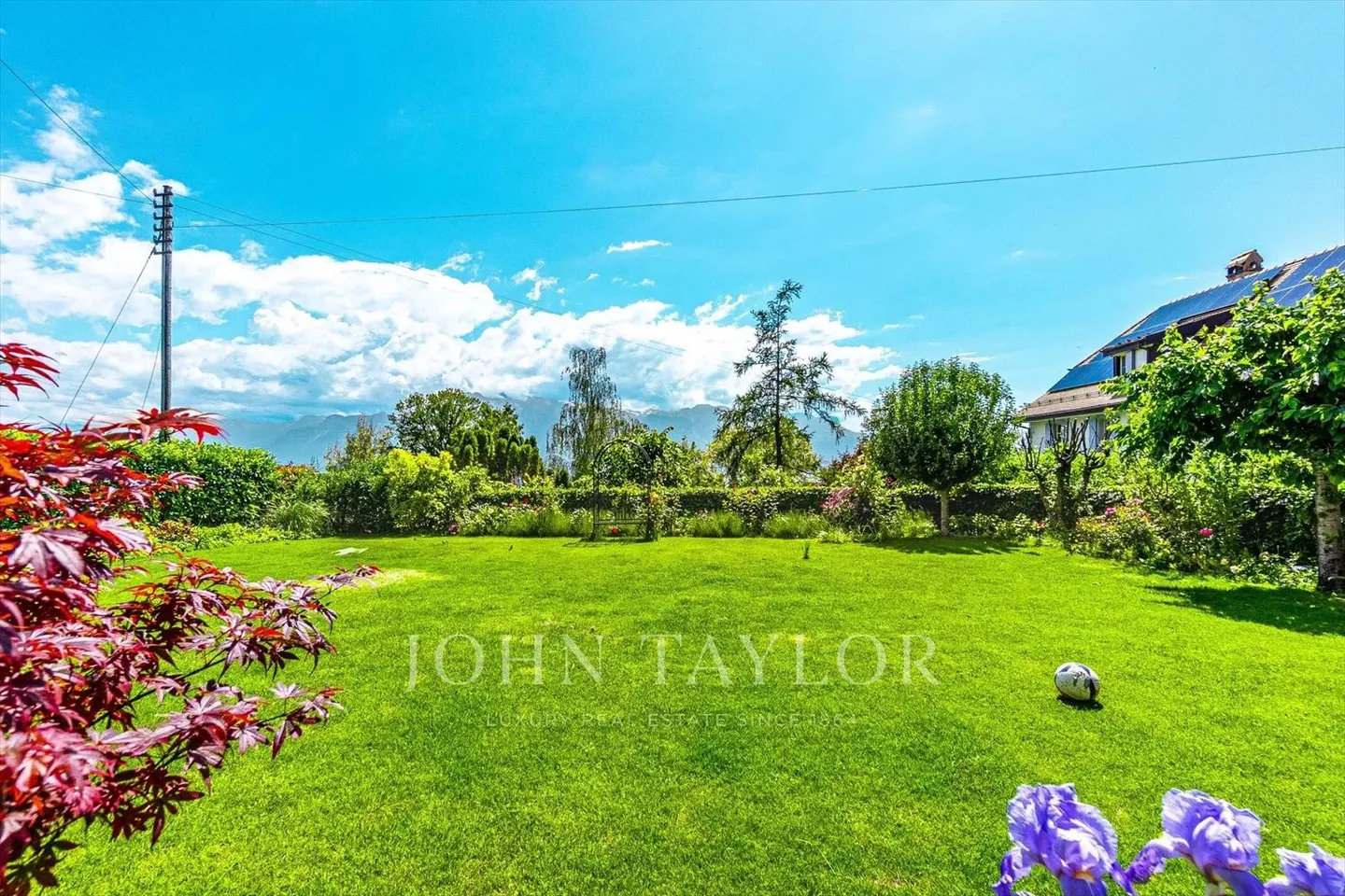 Casa con 600m2 nel cuore di St-Légier - Foto 2 di 13