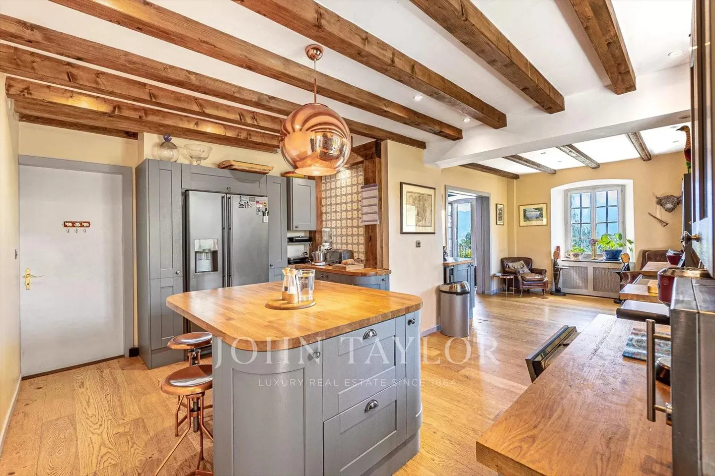 Casa con 600m2 nel cuore di St-Légier - Foto 6 di 13
