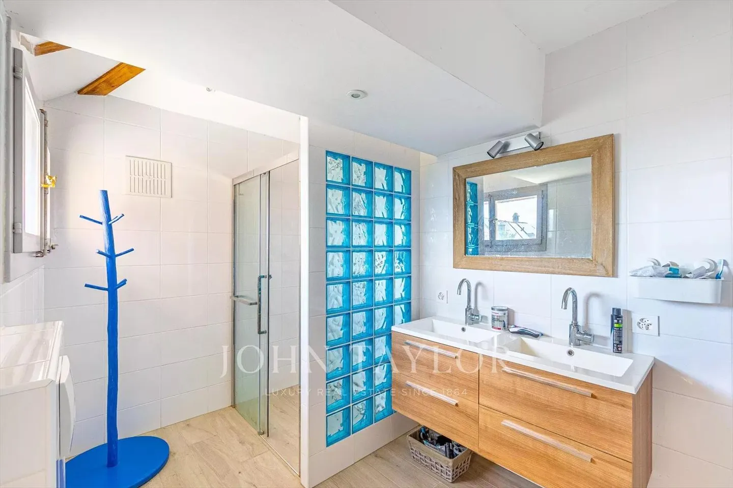 Casa con 600m2 nel cuore di St-Légier - Foto 10 di 13