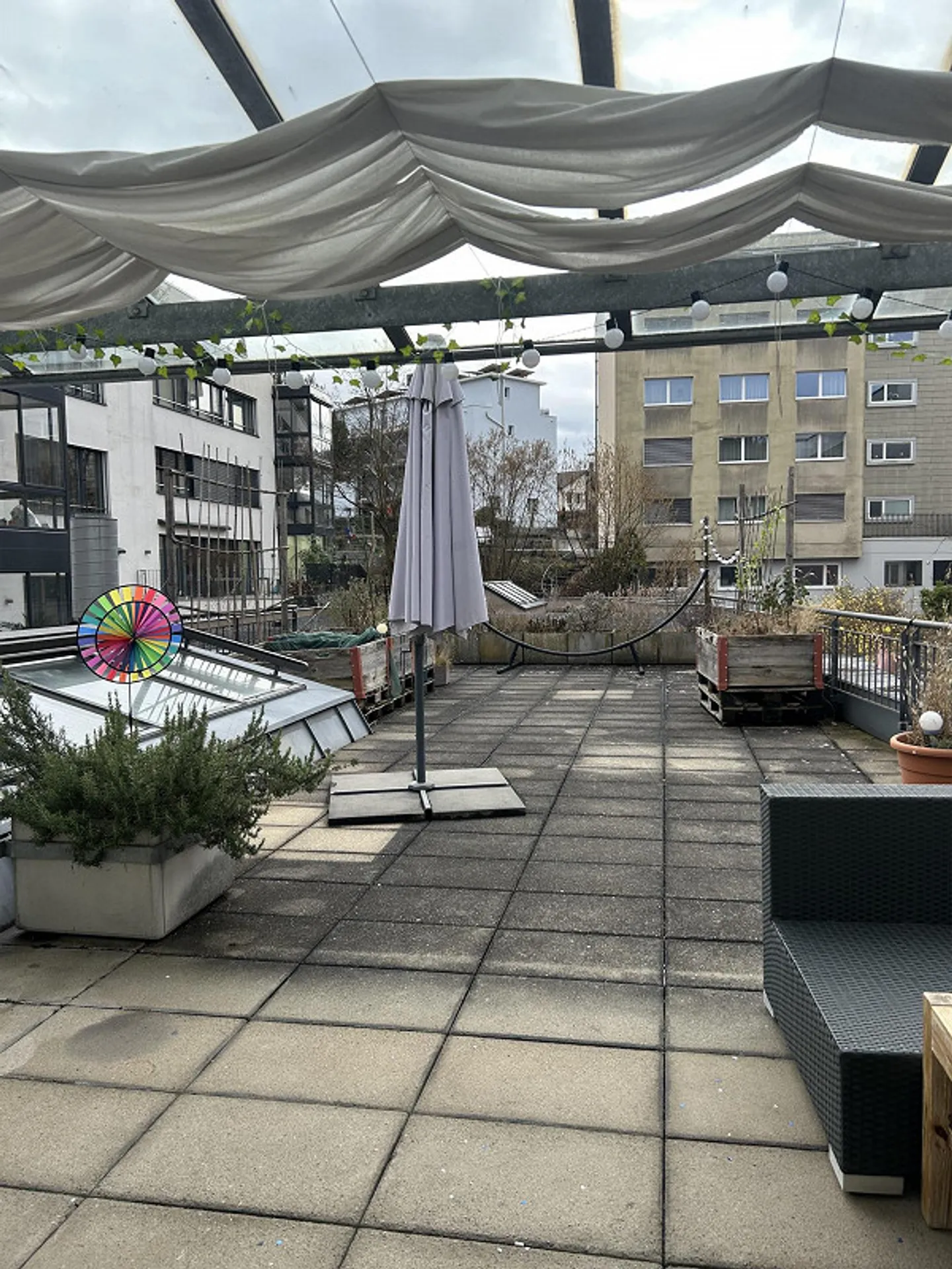 Geräumige Wohnung mit großer Terrasse - Foto 3 von 7
