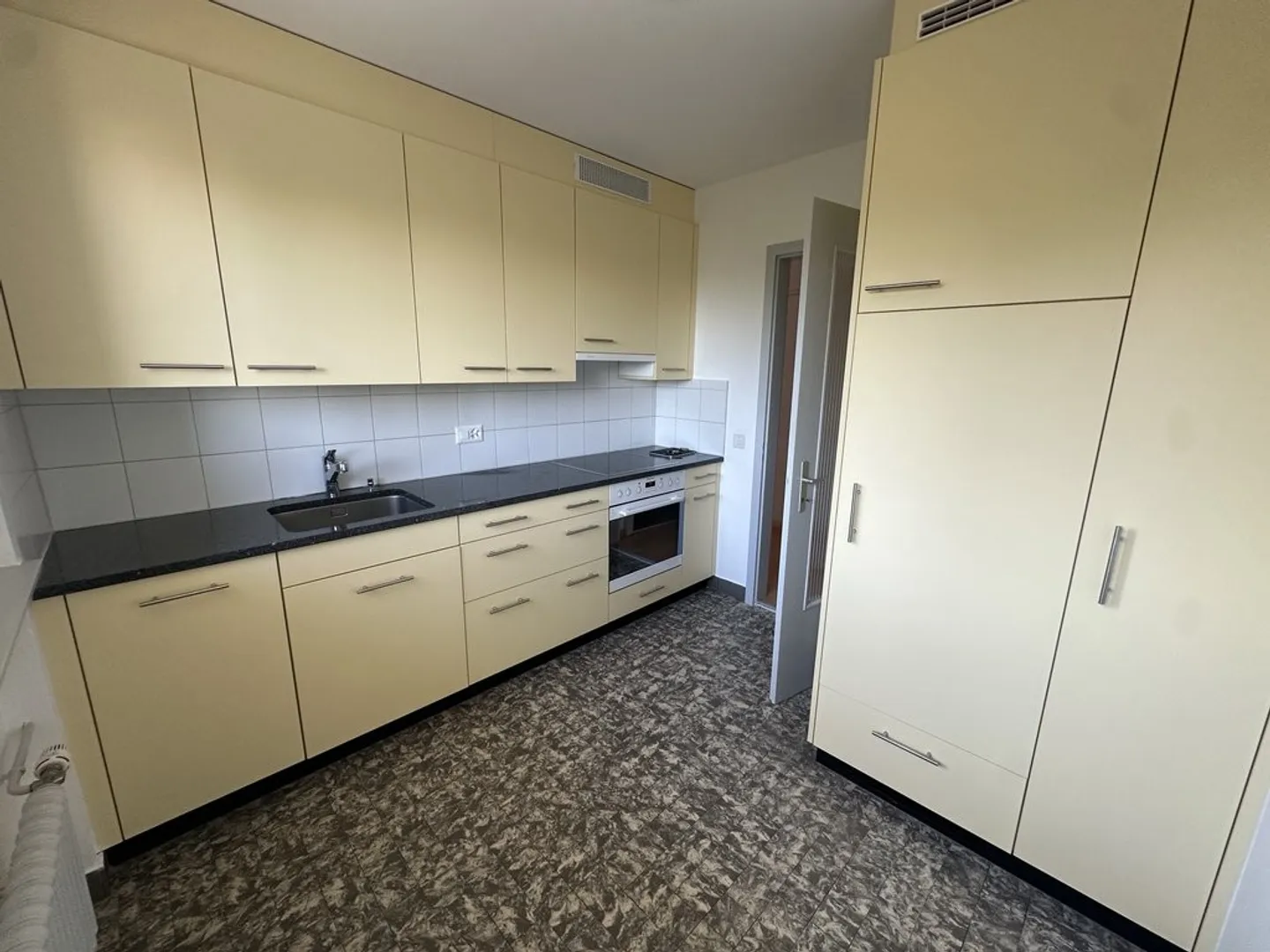 Appartement de deux pièces et demie au 3ème étage à louer! - Photo 2 sur 6