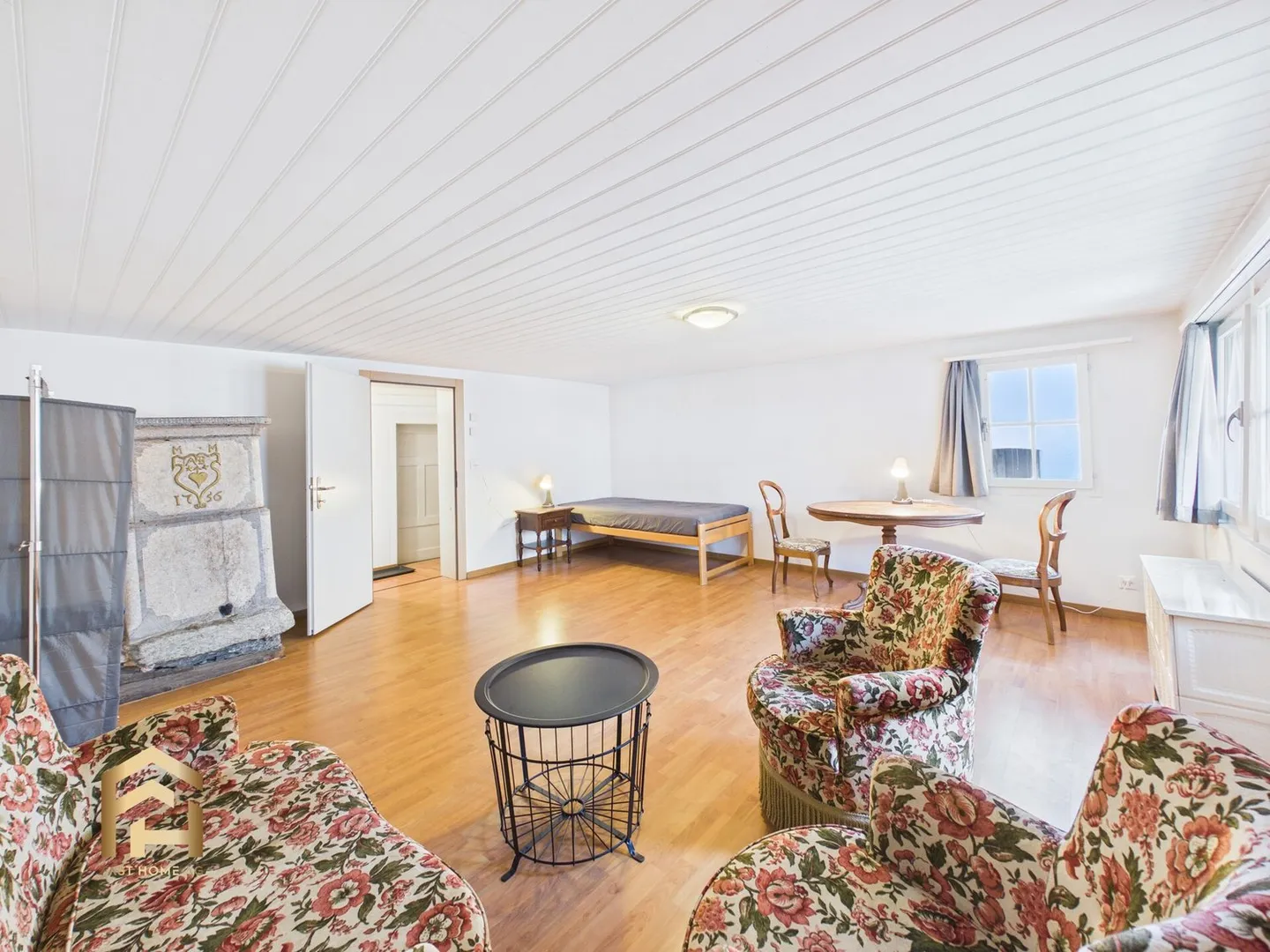 Charming Patrician House (1575) with 3 Apartments, Stable & Expansion Potential - Photo 2 of 13