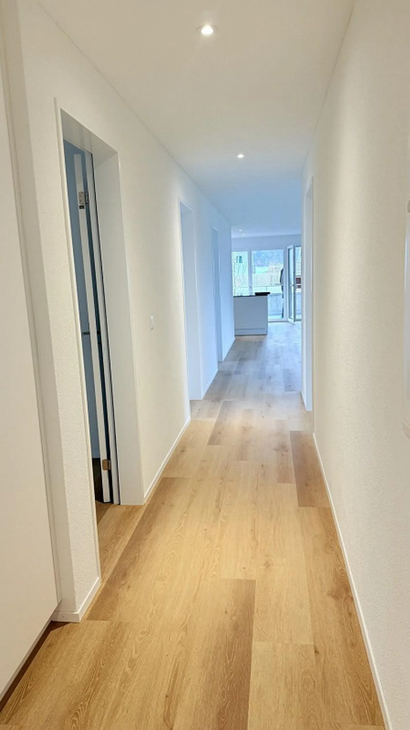 Première location dans un endroit calme et ensoleillé avec un grand balcon - Photo 10 sur 13