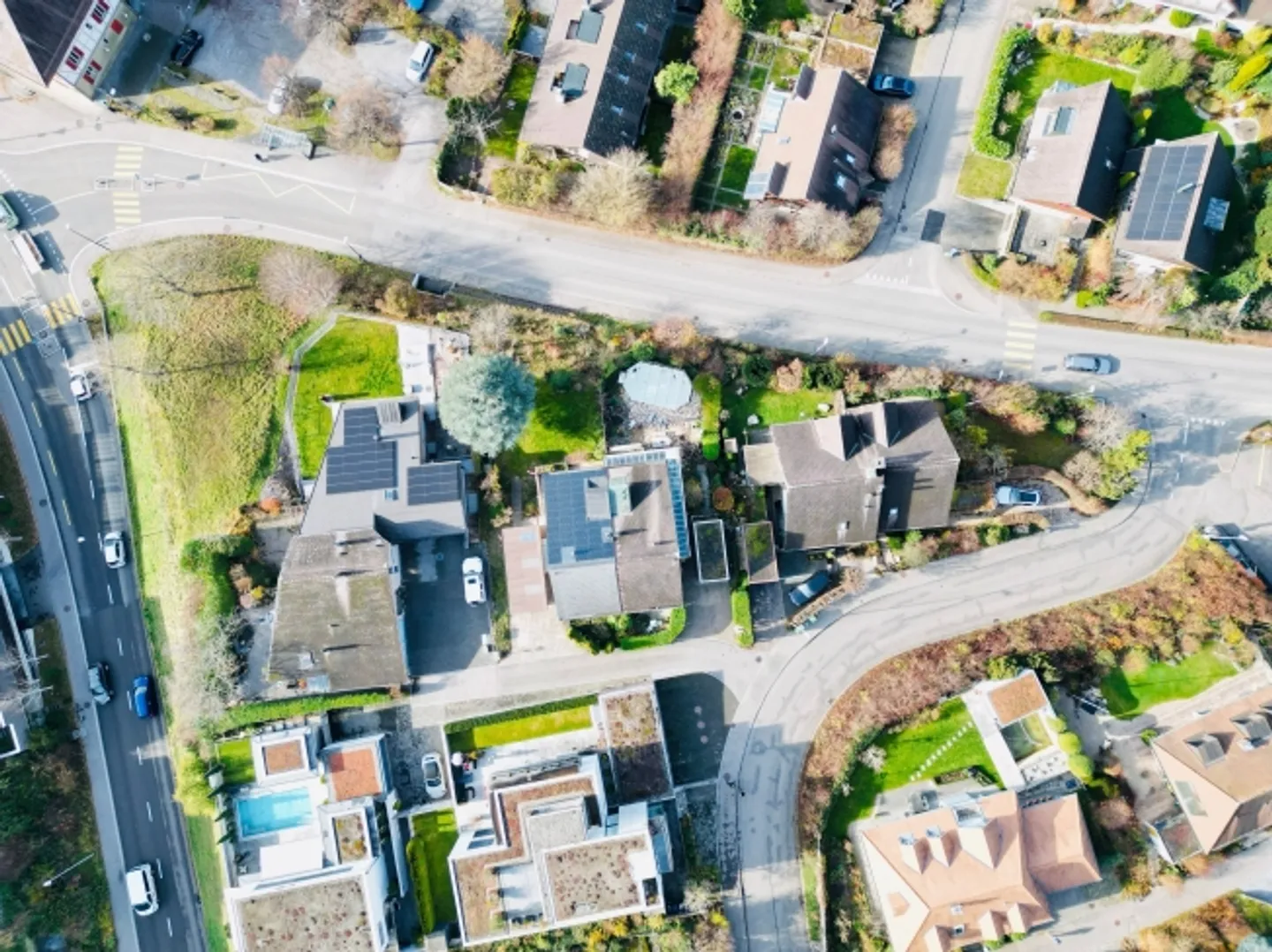 Casa bifamiliare di 5,5 stanze con piscina e vista panoramica a 3065 Bolligen - Foto 2 di 5