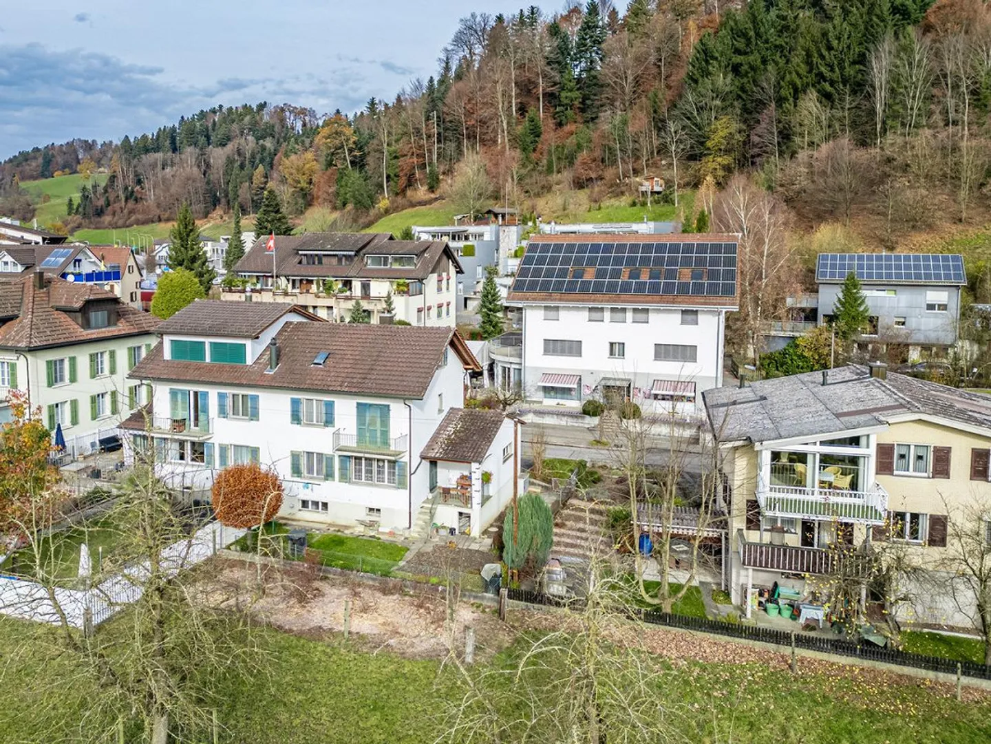 Petite maison - Grandes possibilités ! - Photo 1 sur 11