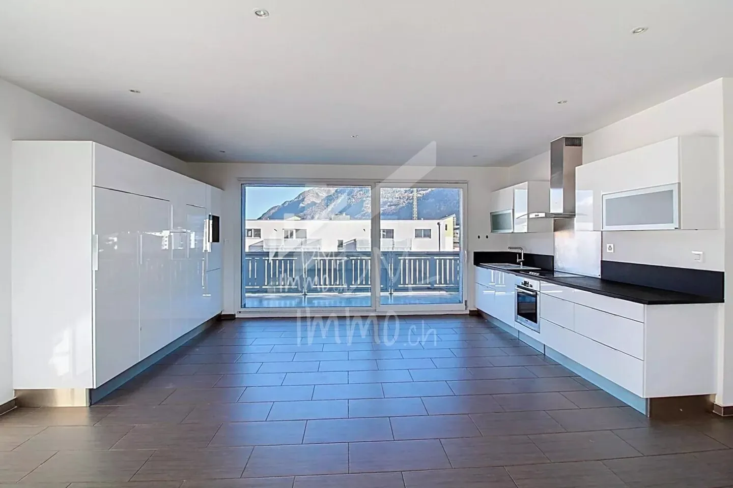 Attico luminoso e attraversante, vicino al centro - Foto 1 di 10