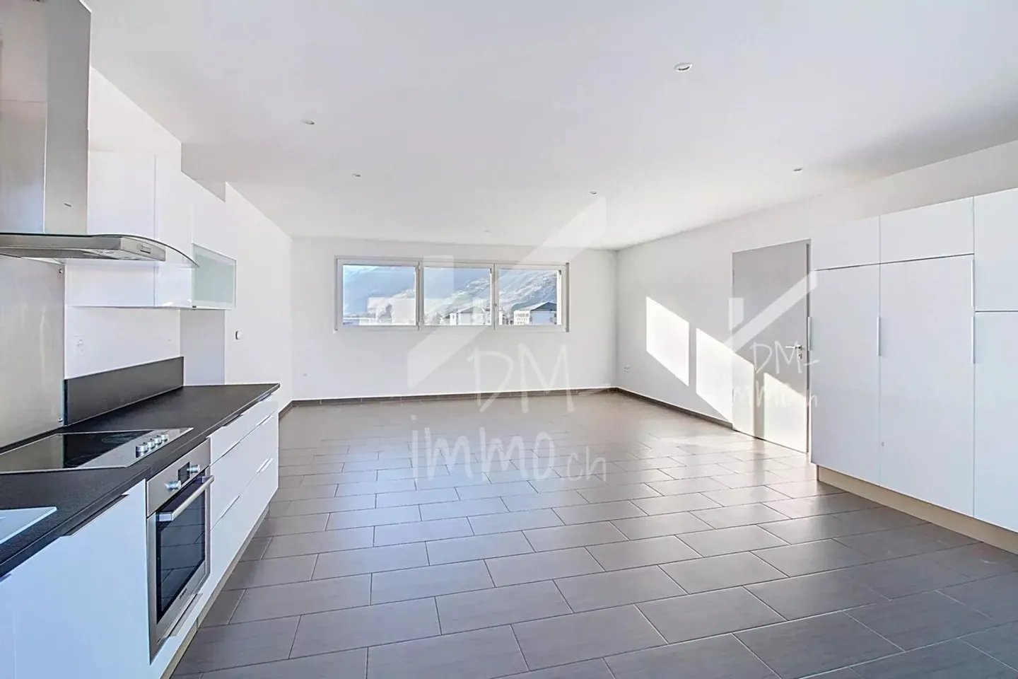 Attico luminoso e attraversante, vicino al centro - Foto 2 di 10