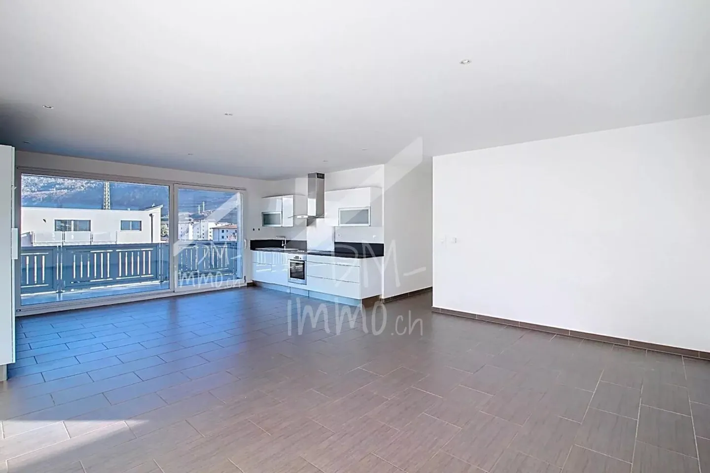 Attico luminoso e attraversante, vicino al centro - Foto 3 di 10