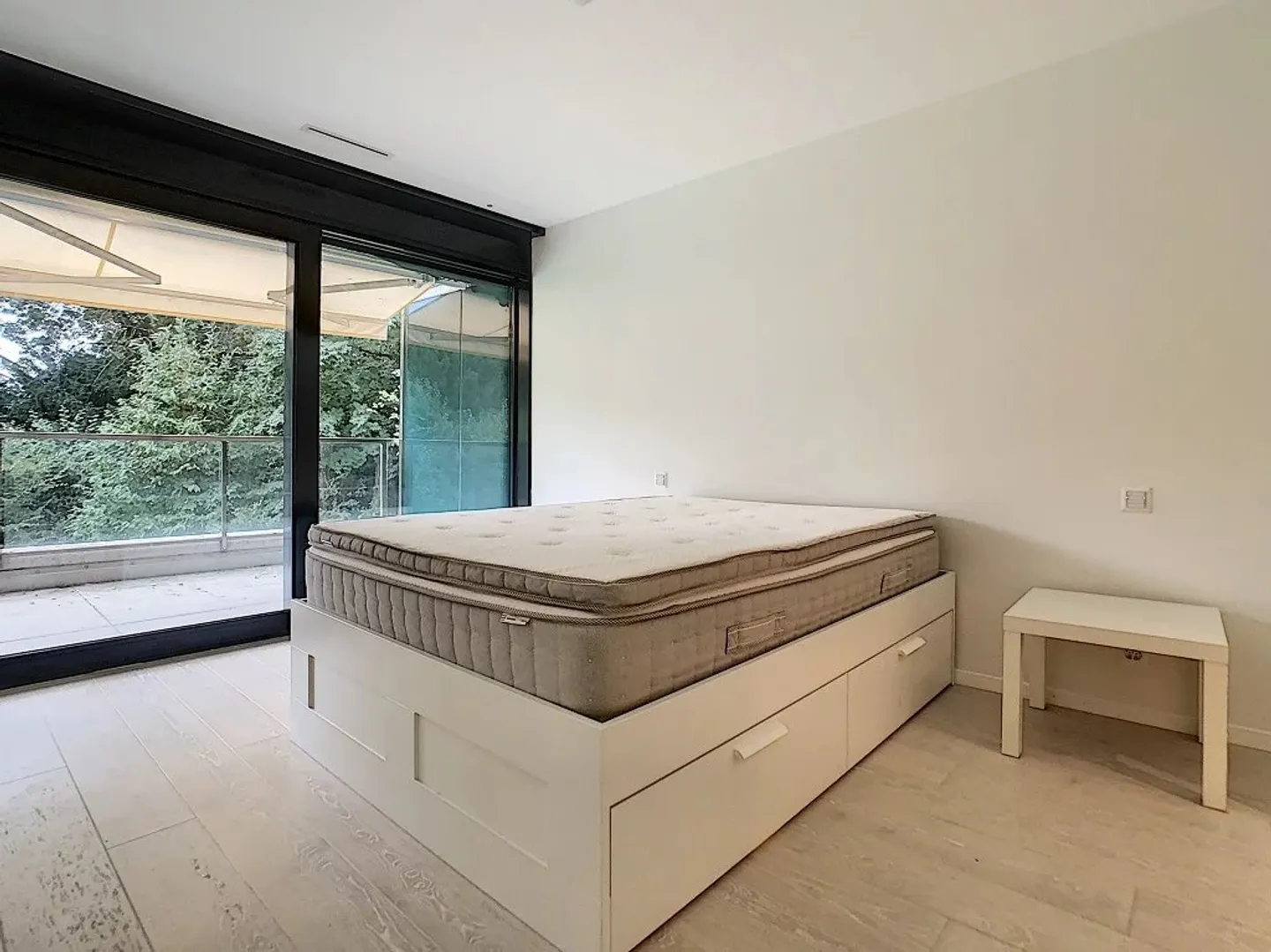Luxury Apartment in Prime Location - Photo 6 of 10