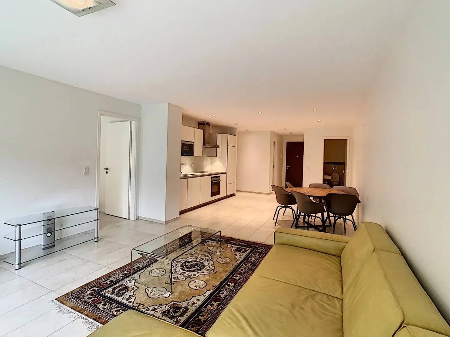 Luxury Apartment in Prime Location - Photo 3 of 10