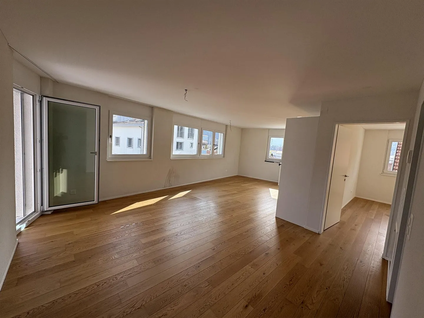 Appartamento moderno 2.5 stanze - Foto 2 di 10