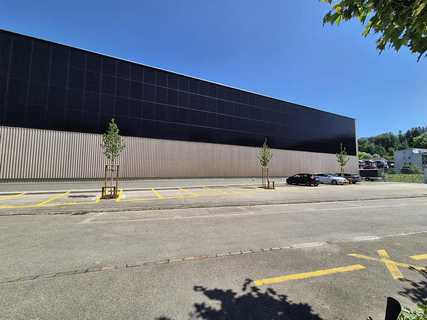 Aussenparkplatz - Foto 1 von 2