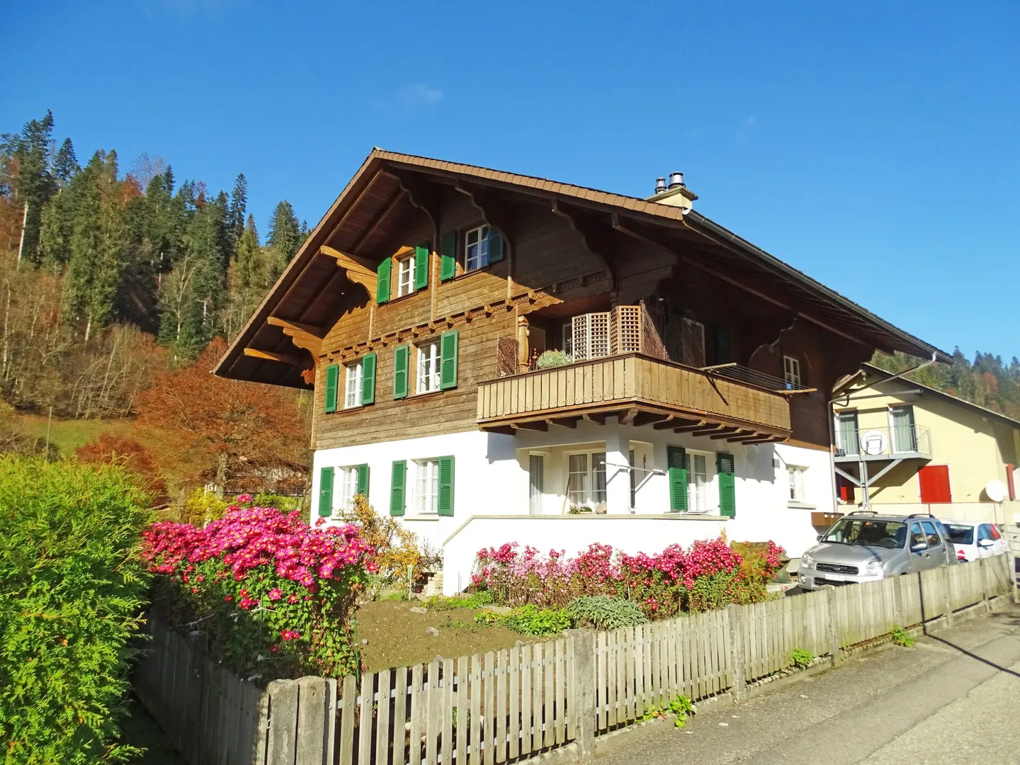 Multi-family house in prime location in Trubschachen - GVB value CHF 1,034,000.- - Photo 1 of 15