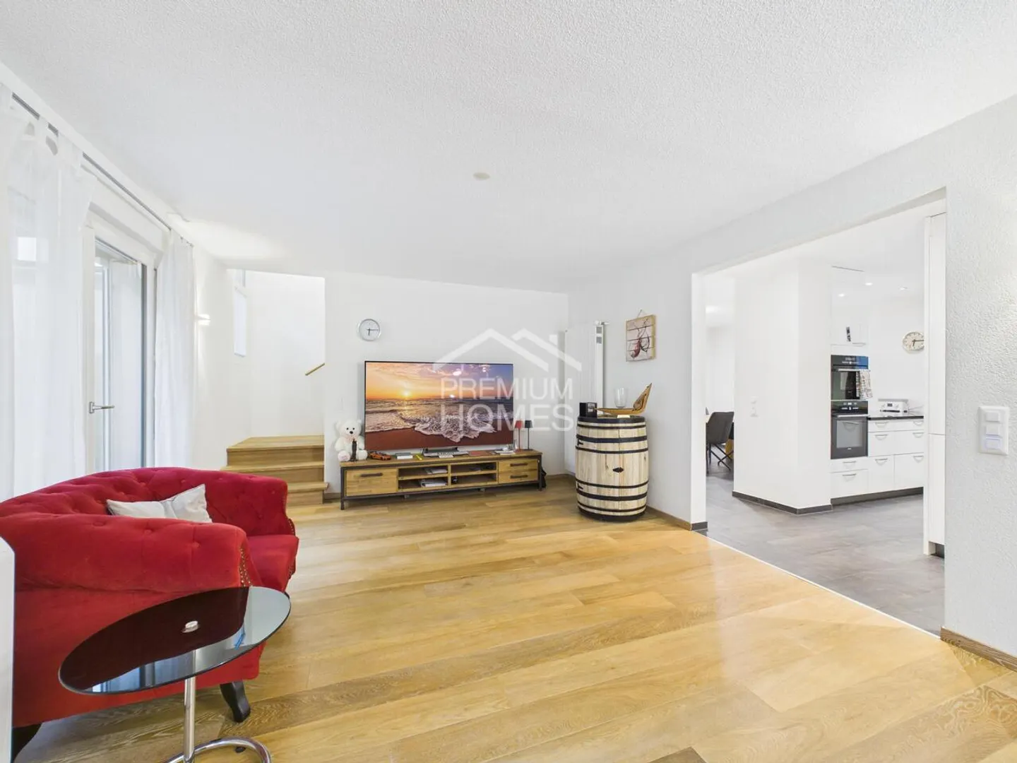 Exclusive family house with additional living unit, pool and double garage - Photo 7 of 13