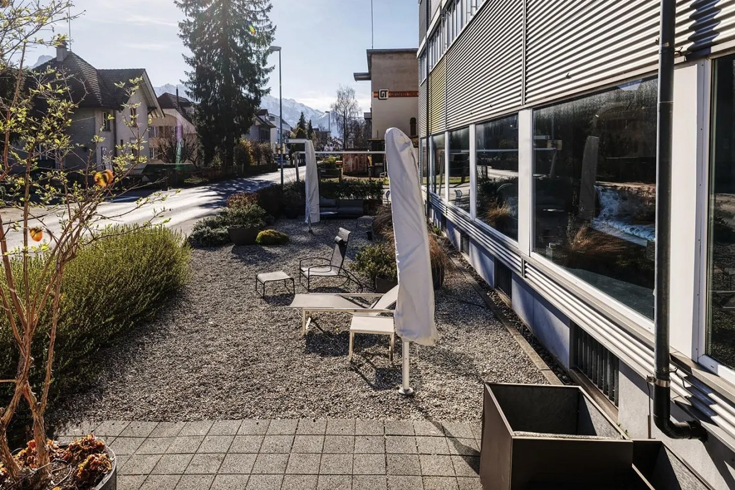 Espace de vente attrayant au rez-de-chaussée (division en 2 unités possible) - Photo 6 sur 13