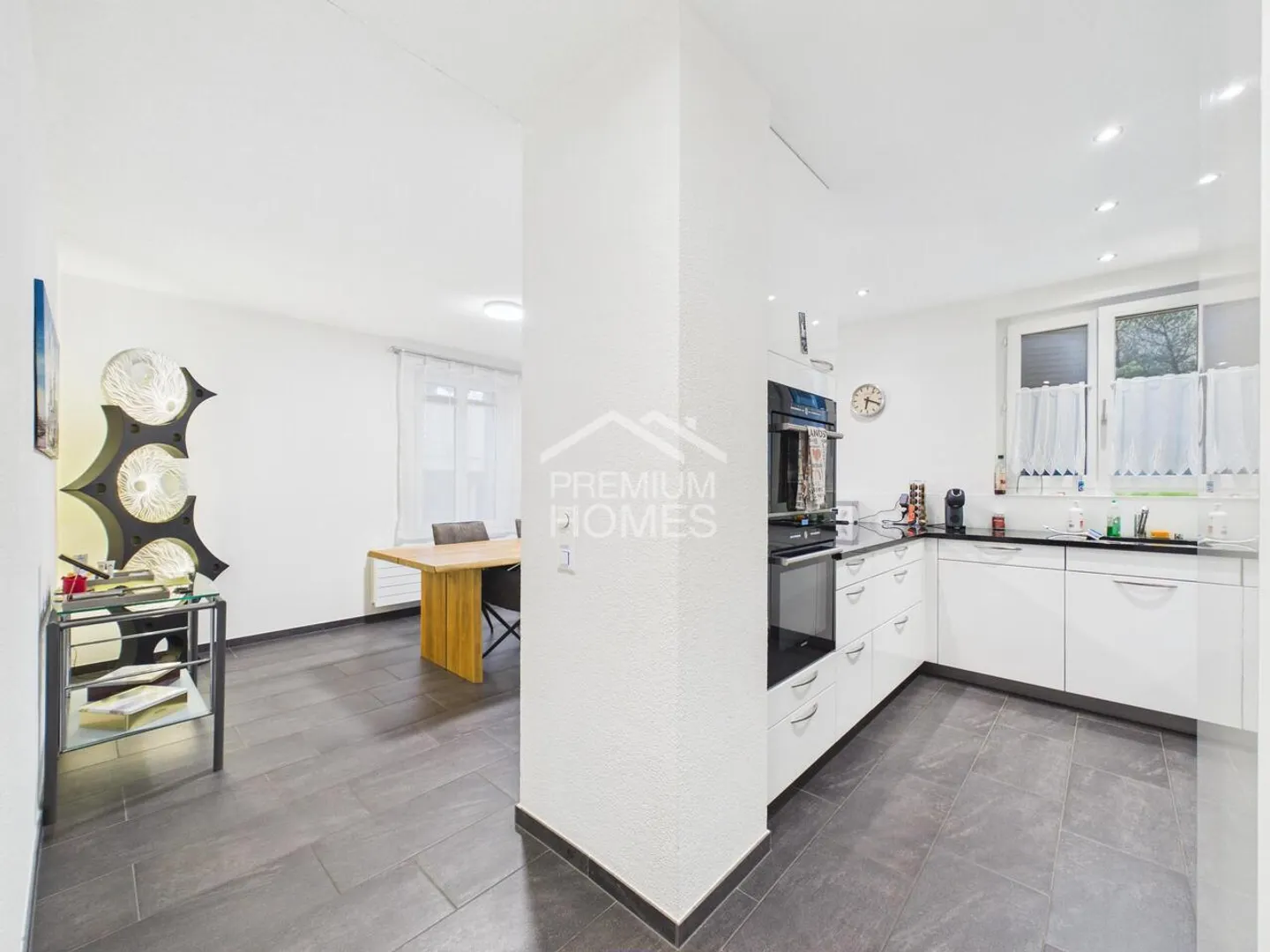 Exclusive family house with additional living unit, pool and double garage - Photo 10 of 13
