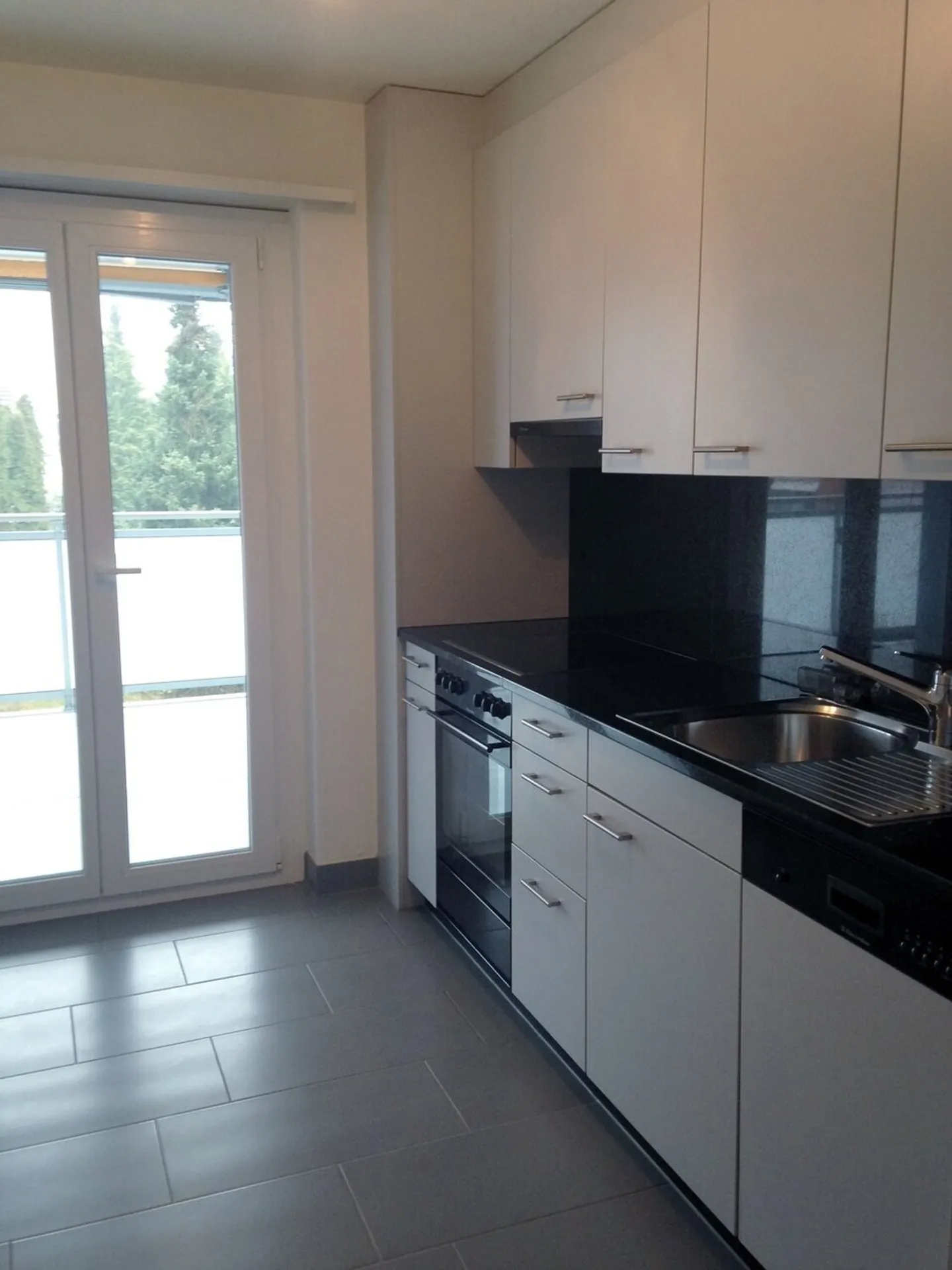 Charming 3-Room Apartment - Photo 2 of 8