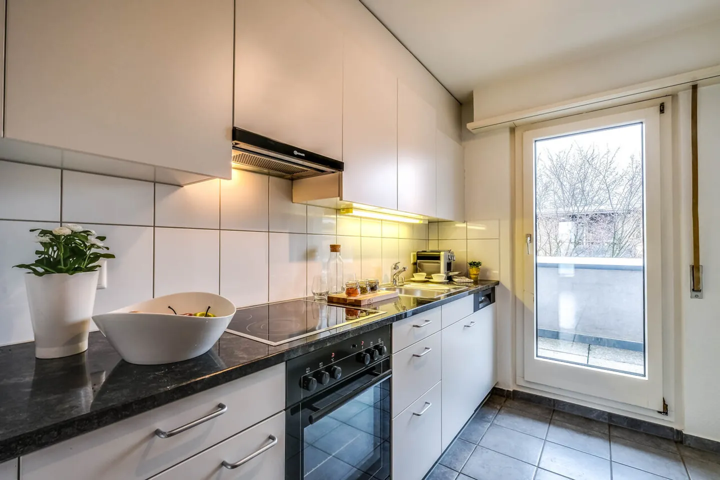 Charming 2-Room Apartment - Photo 2 of 4