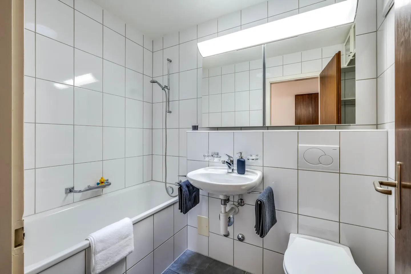 Charming 2-Room Apartment - Photo 3 of 4