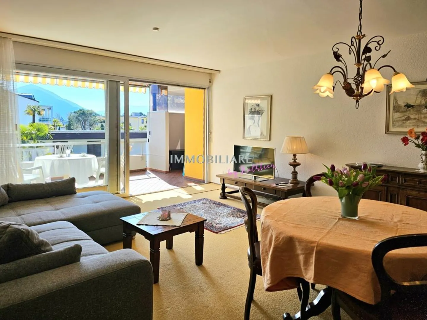 Geräumige Wohnung mit Balkonen - Foto 4 von 23