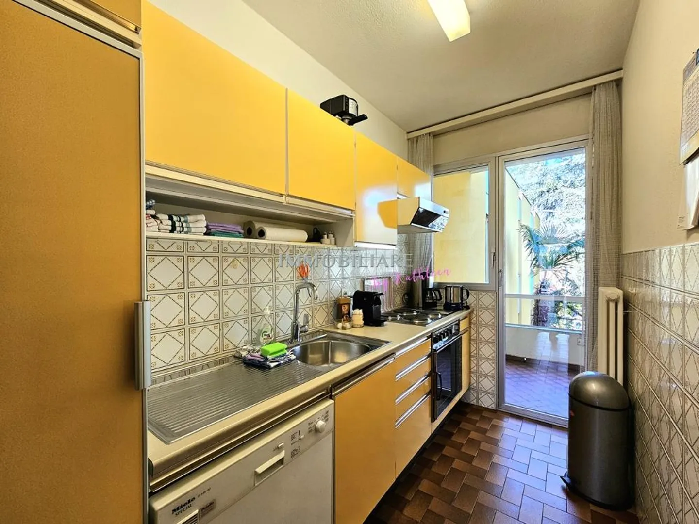 Geräumige Wohnung mit Balkonen - Foto 6 von 23