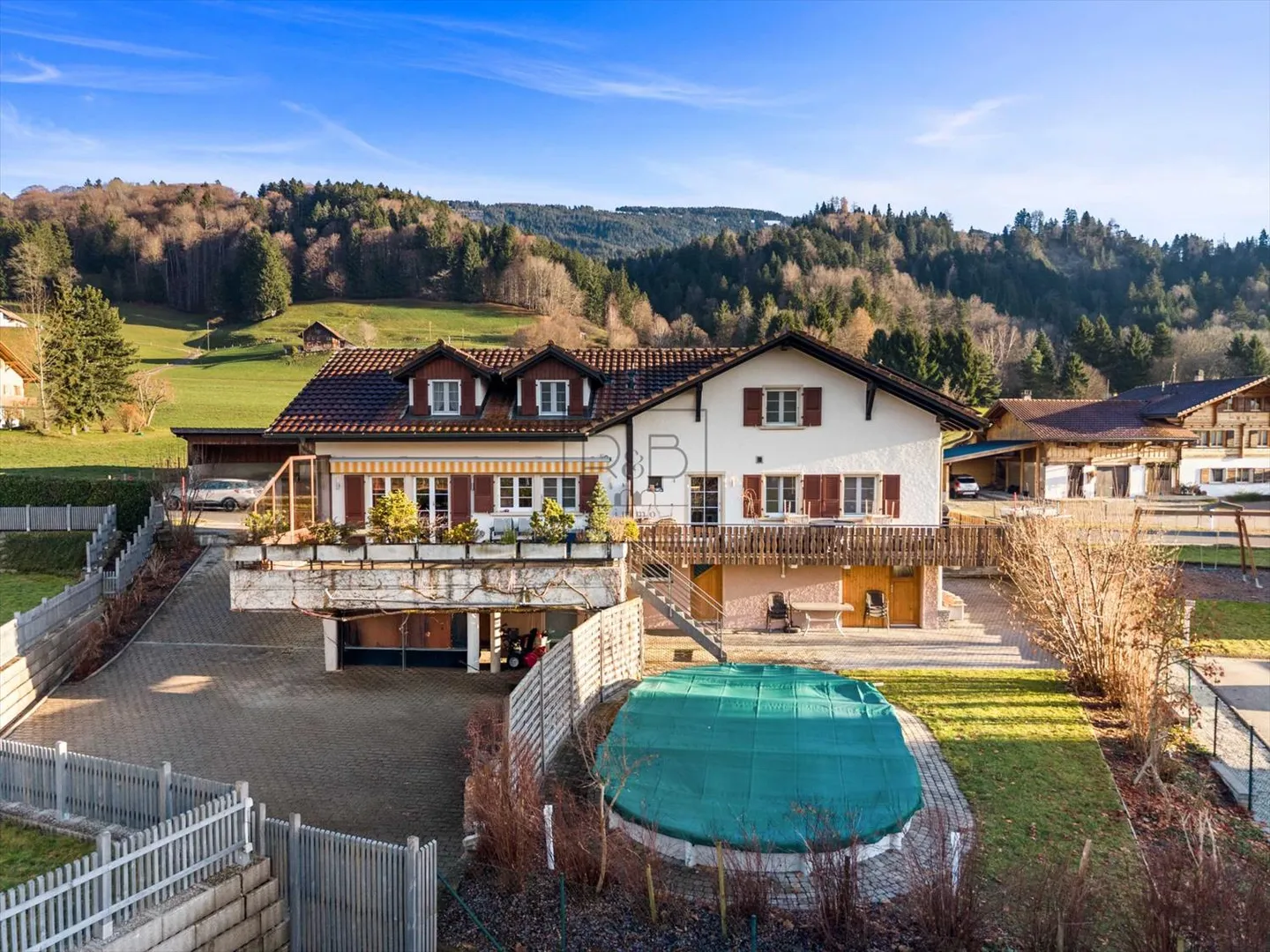 Magnifique maison de deux appartements - Photo 1 sur 13