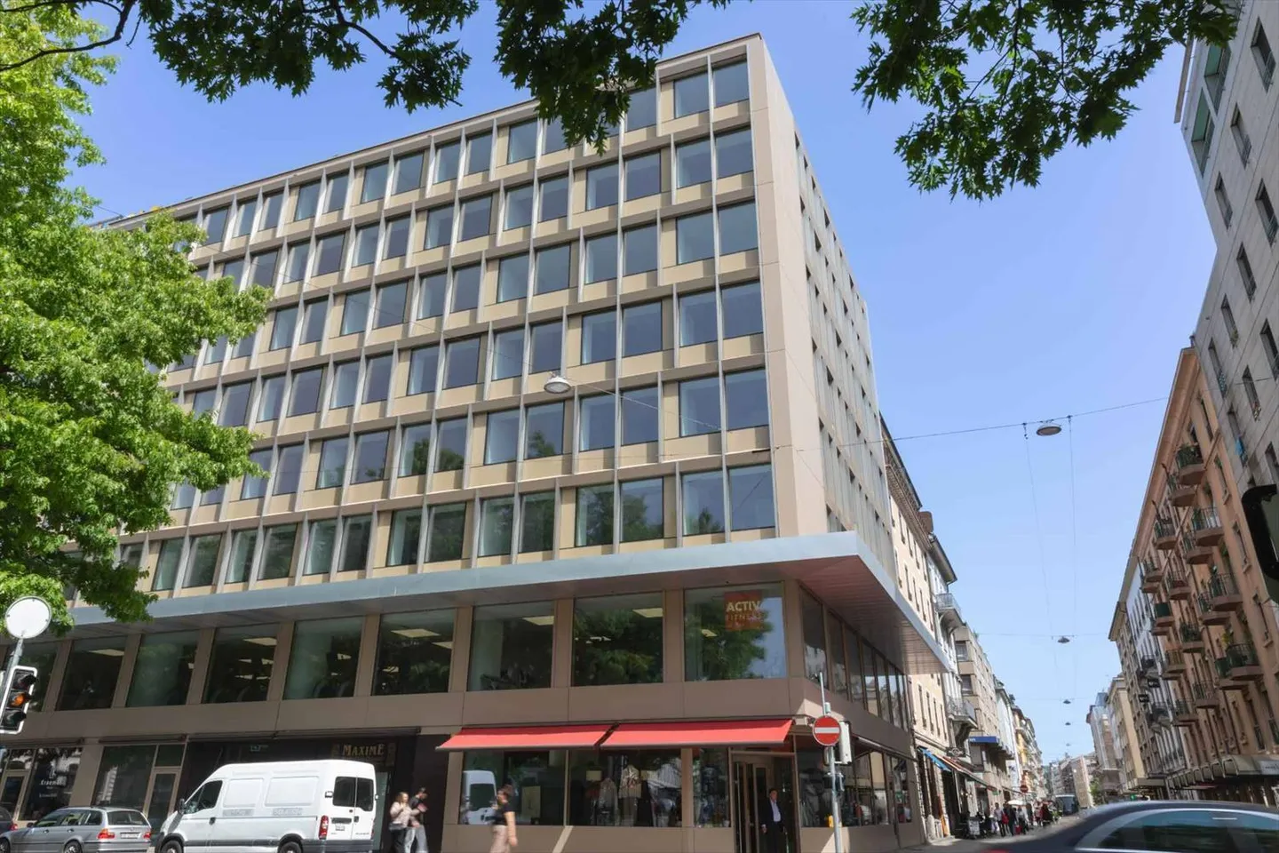 Bürogebäude mit hohem Standard, komplett renoviert, 2'700 m2 Bürofläche zur Miete - Foto 1 von 13