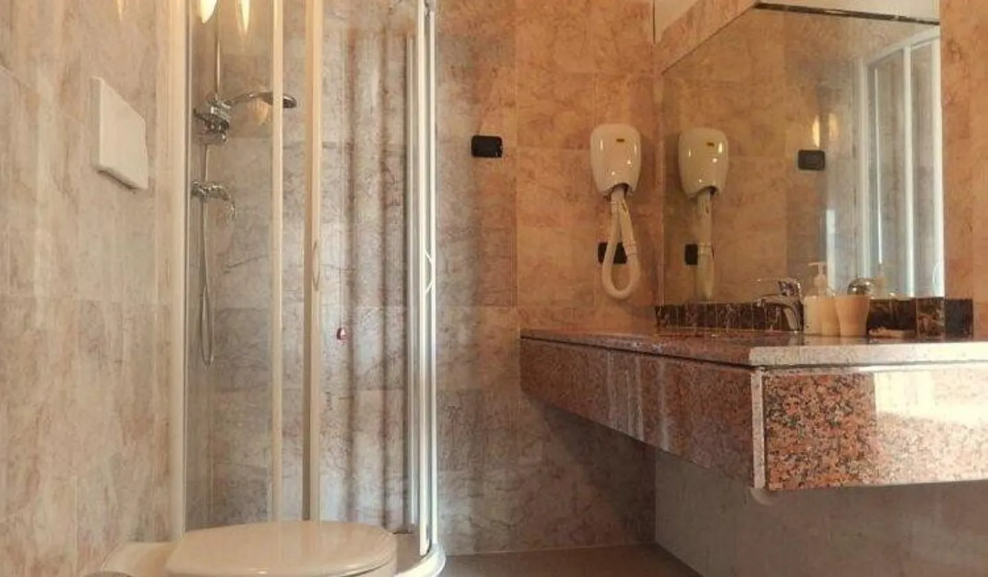 Casa plurifamiliare con vista lago - Foto 8 di 8