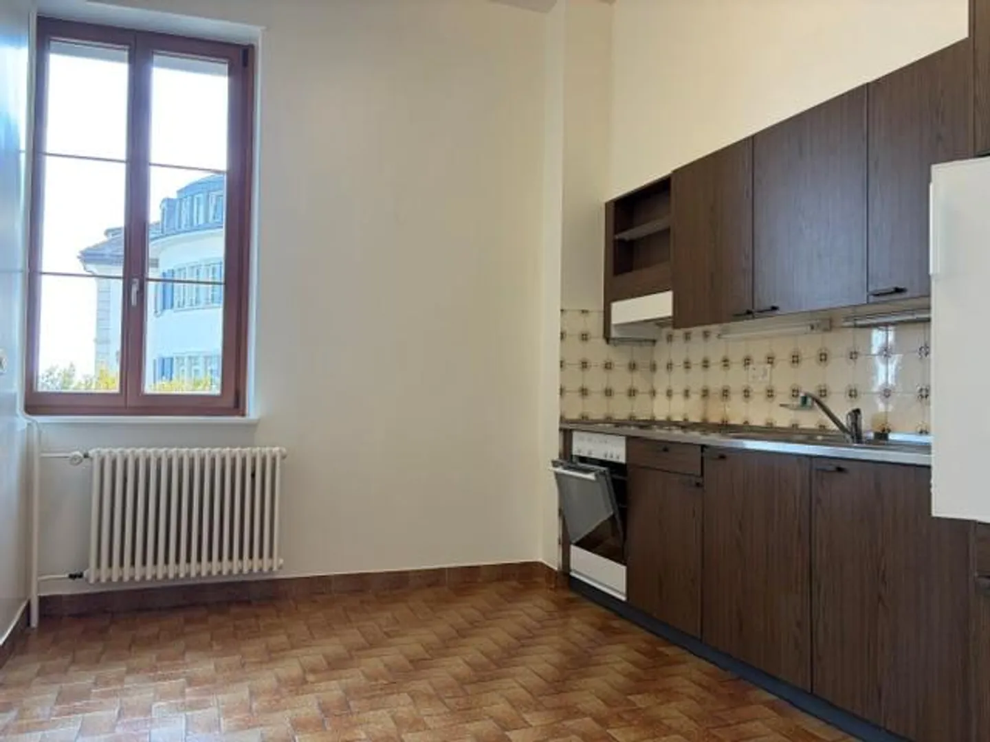 Spacious Apartment with Lake View - Photo 3 of 7