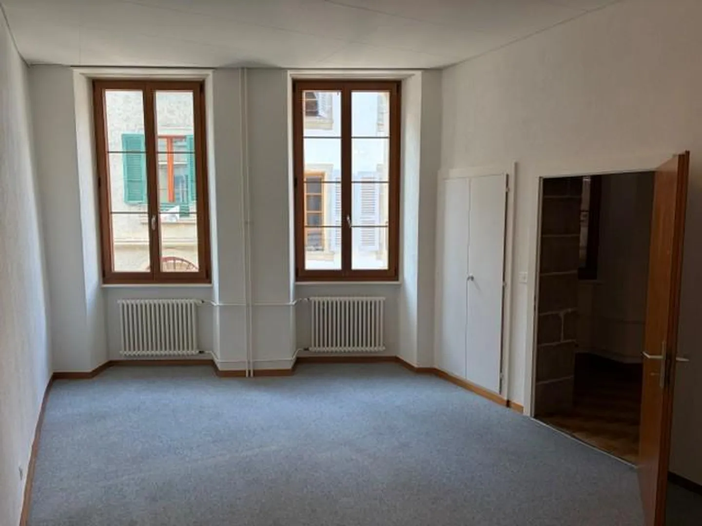 Spacious Apartment with Lake View - Photo 4 of 7