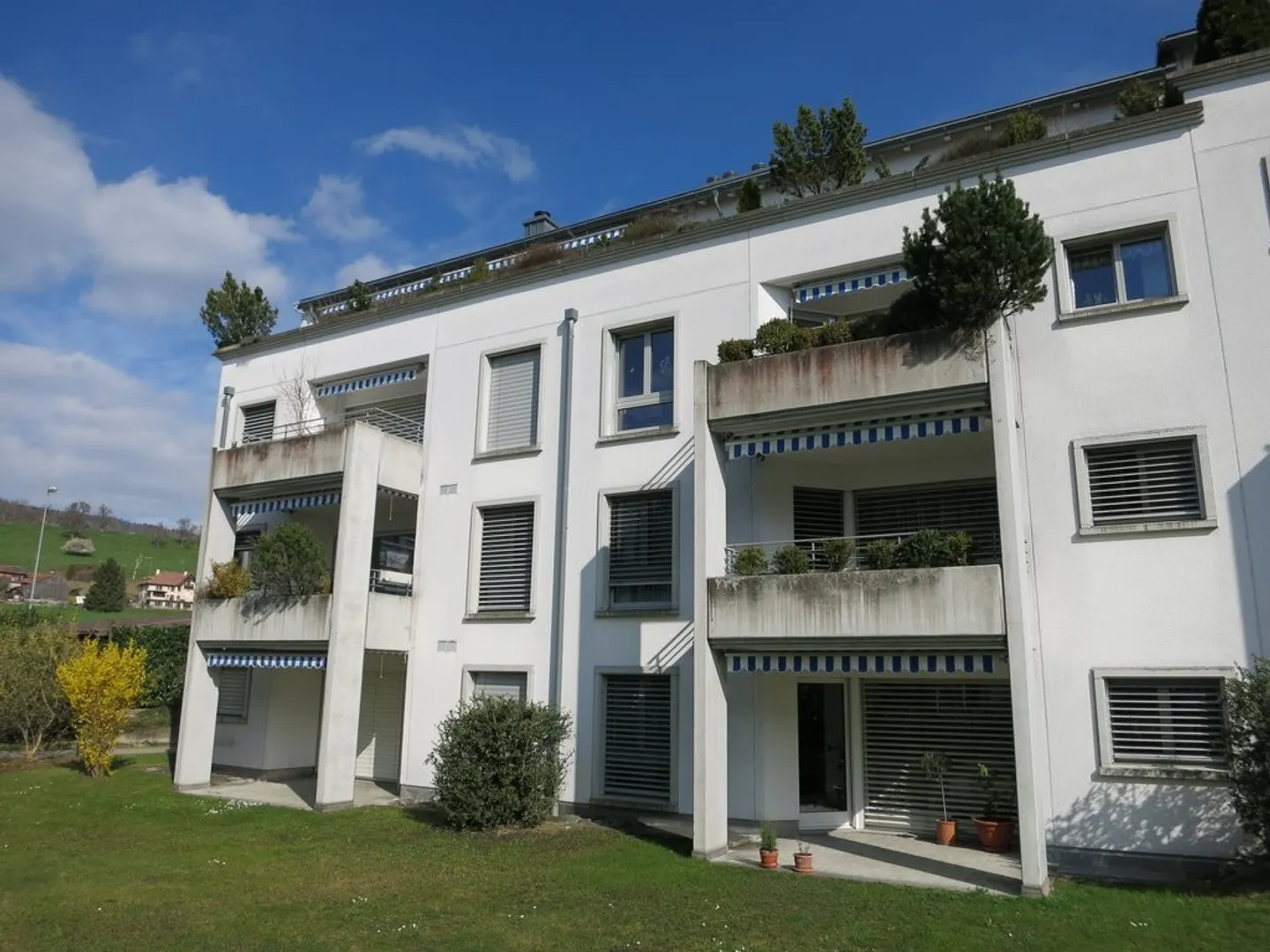 Un emplacement élevé, près des installations sportives - Photo 1 sur 7