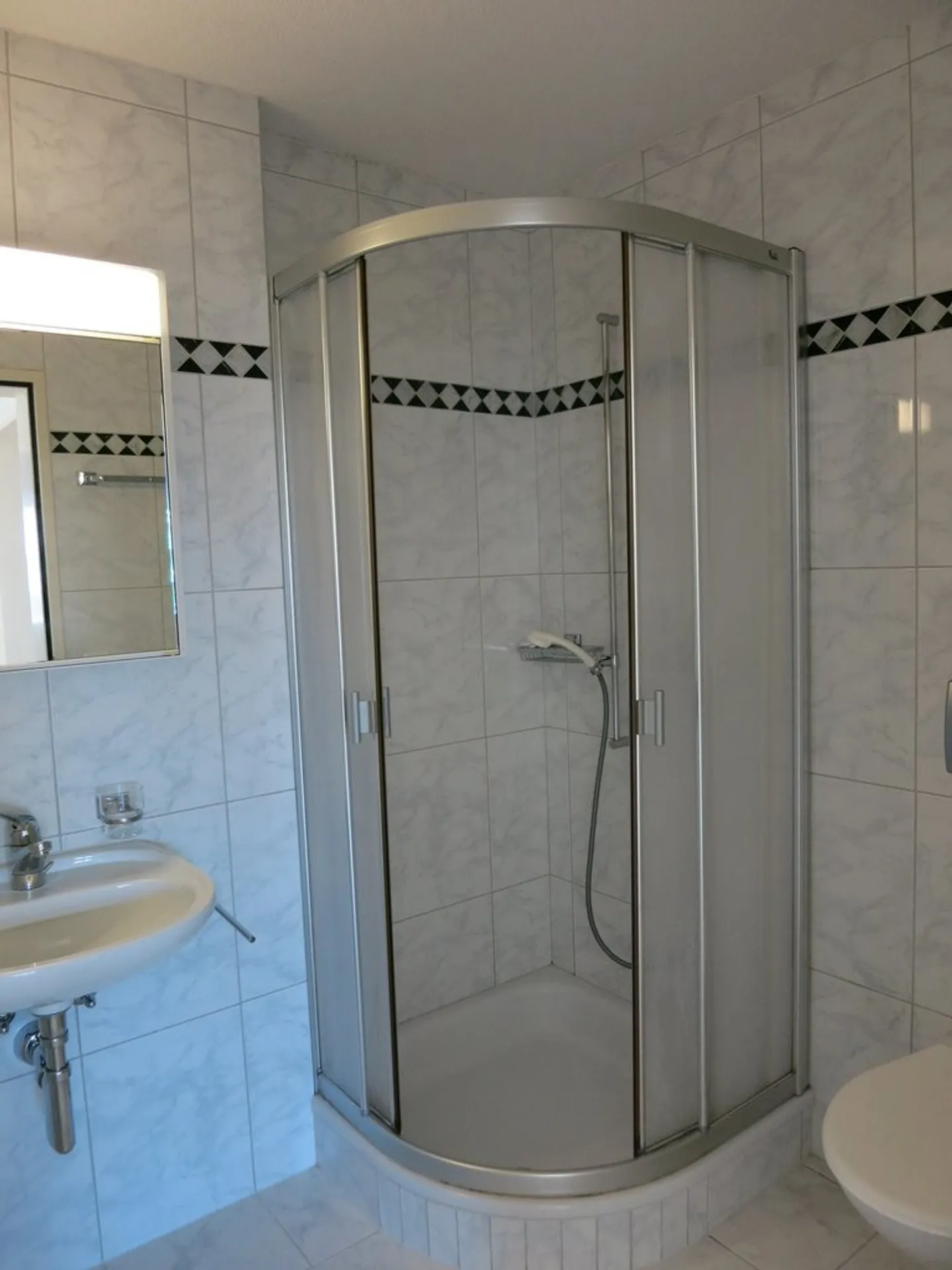 Un emplacement élevé, près des installations sportives - Photo 5 sur 7