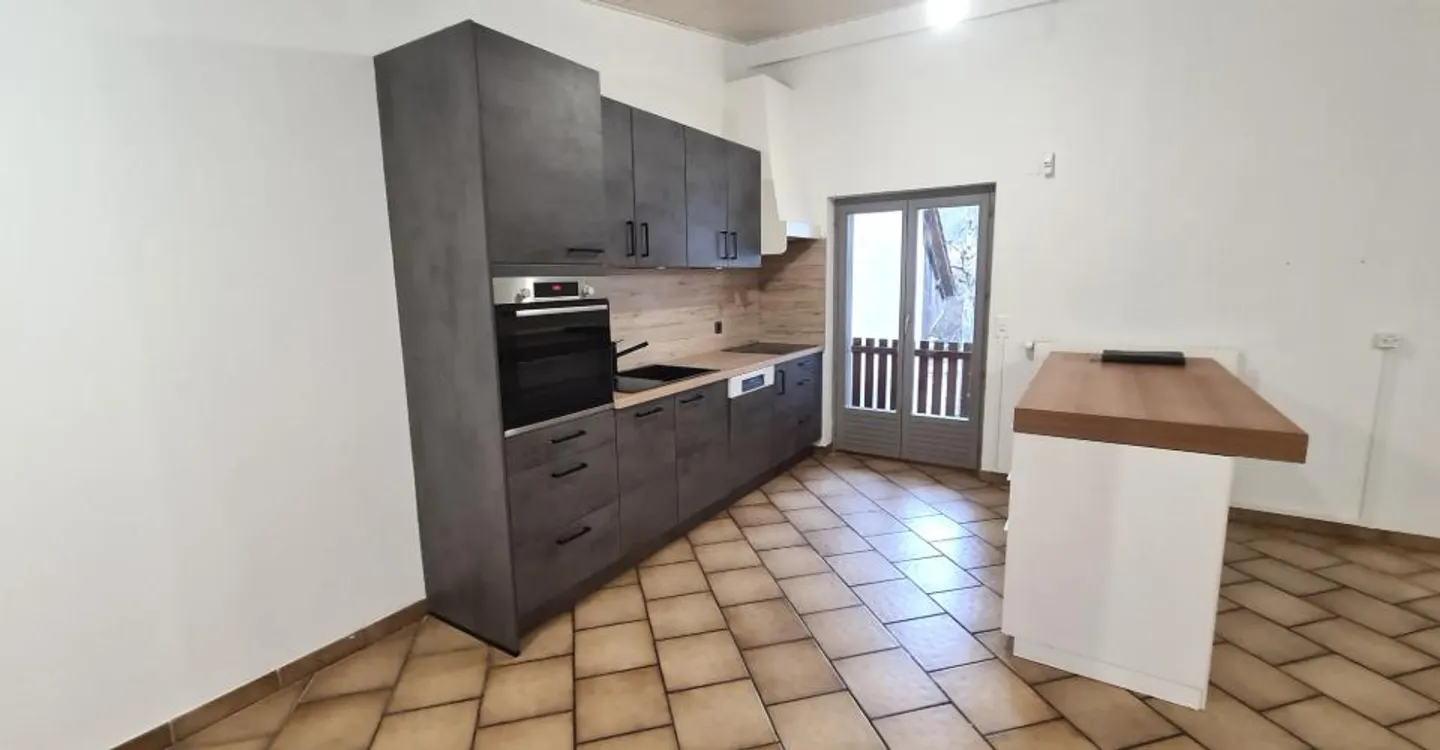 Large atypical family house with 7.5 rooms - Photo 5 of 29