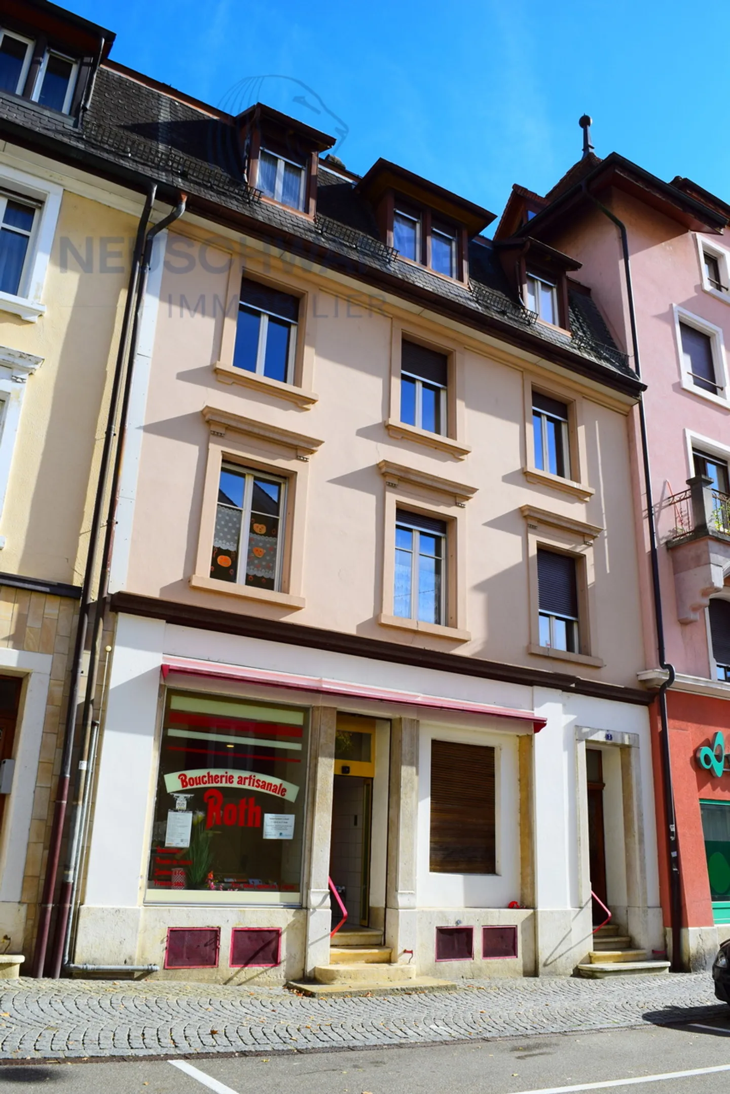 Mixed-use building for sale - Photo 1 of 5