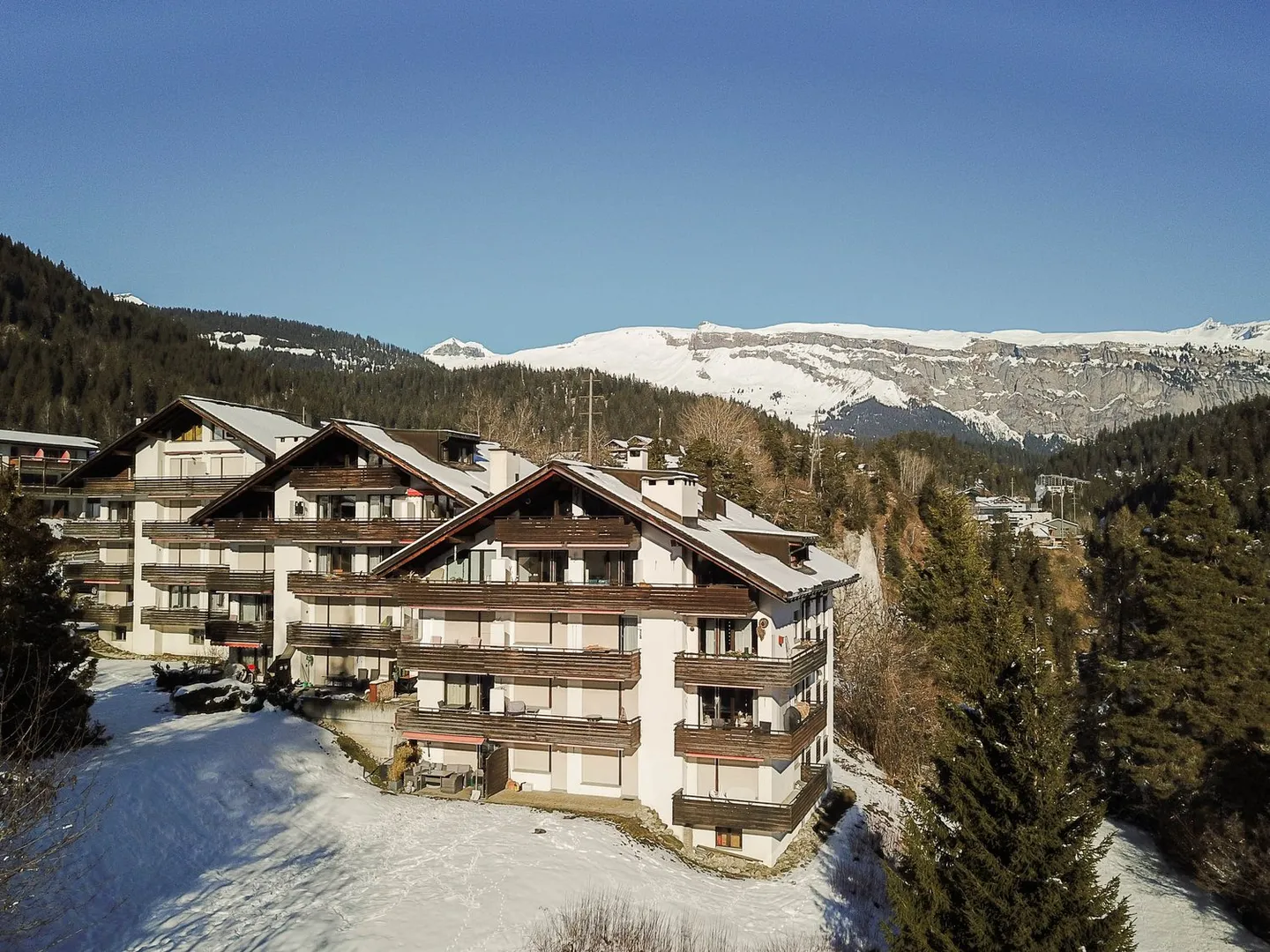 Esposizione a sud - vicino al centro, agli impianti di risalita e ai mezzi pubblici - Foto 1 di 26