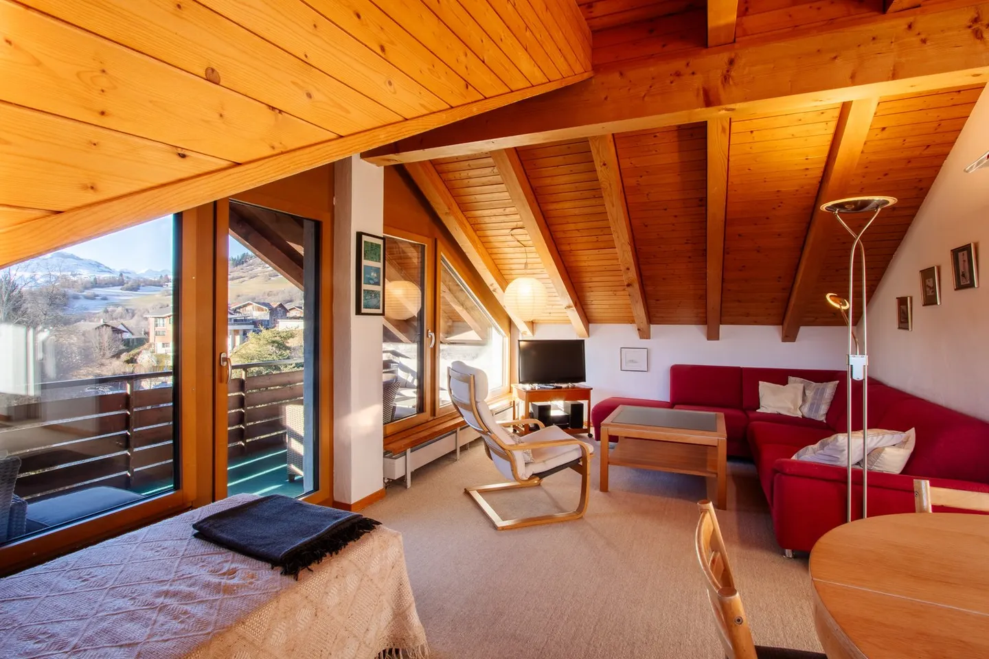 Esposizione a sud - vicino al centro, agli impianti di risalita e ai mezzi pubblici - Foto 2 di 26