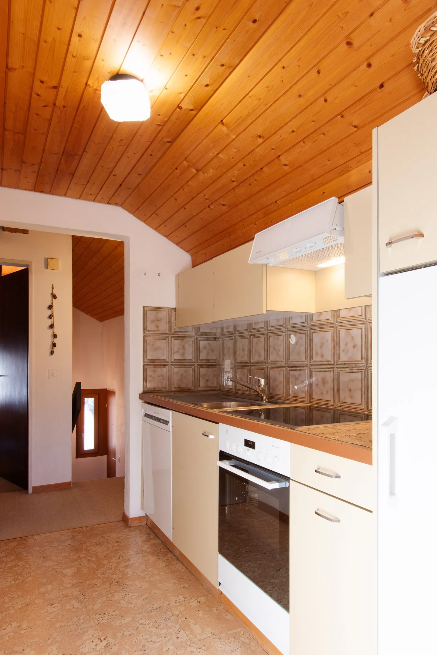 Esposizione a sud - vicino al centro, agli impianti di risalita e ai mezzi pubblici - Foto 9 di 26