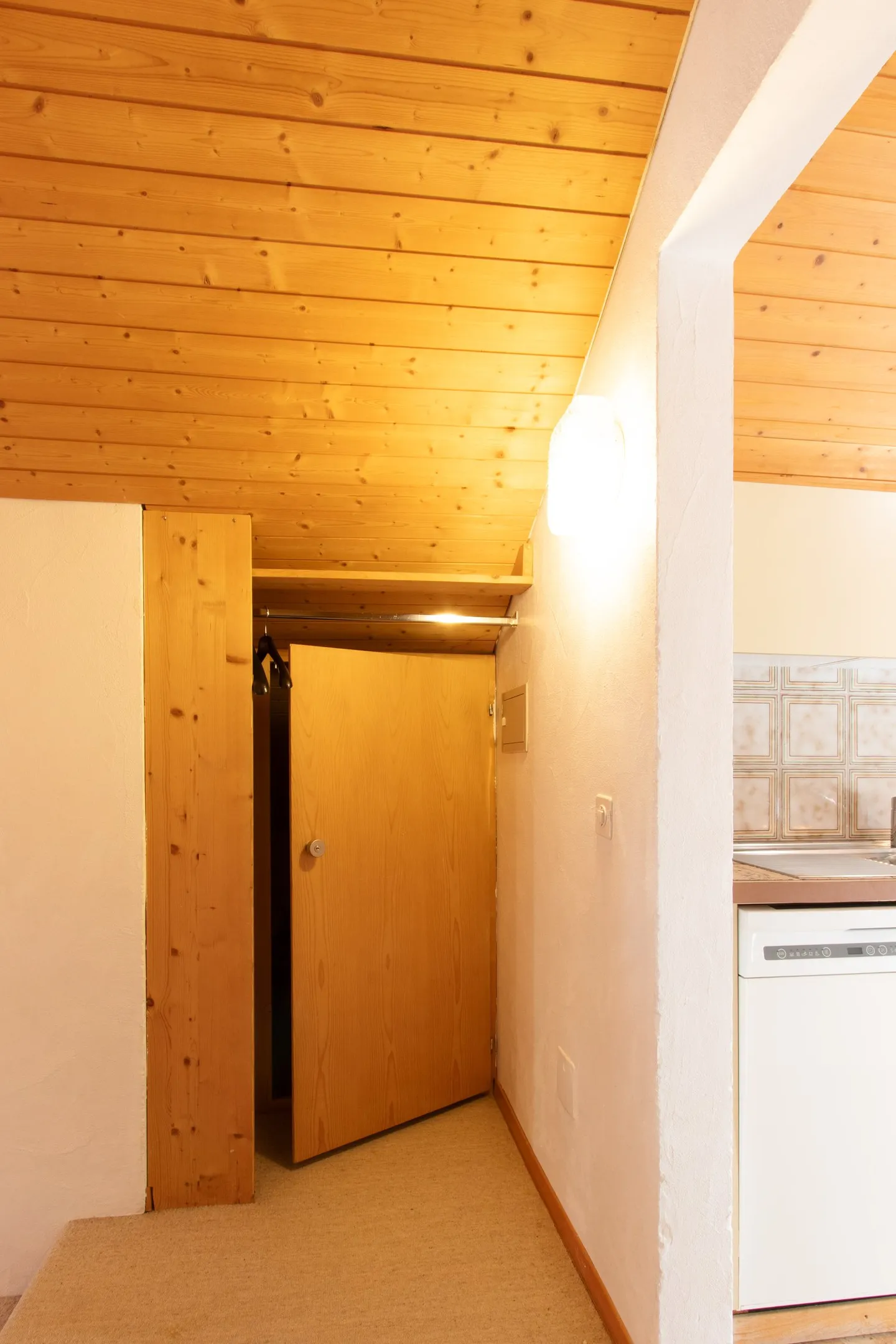 Esposizione a sud - vicino al centro, agli impianti di risalita e ai mezzi pubblici - Foto 10 di 26