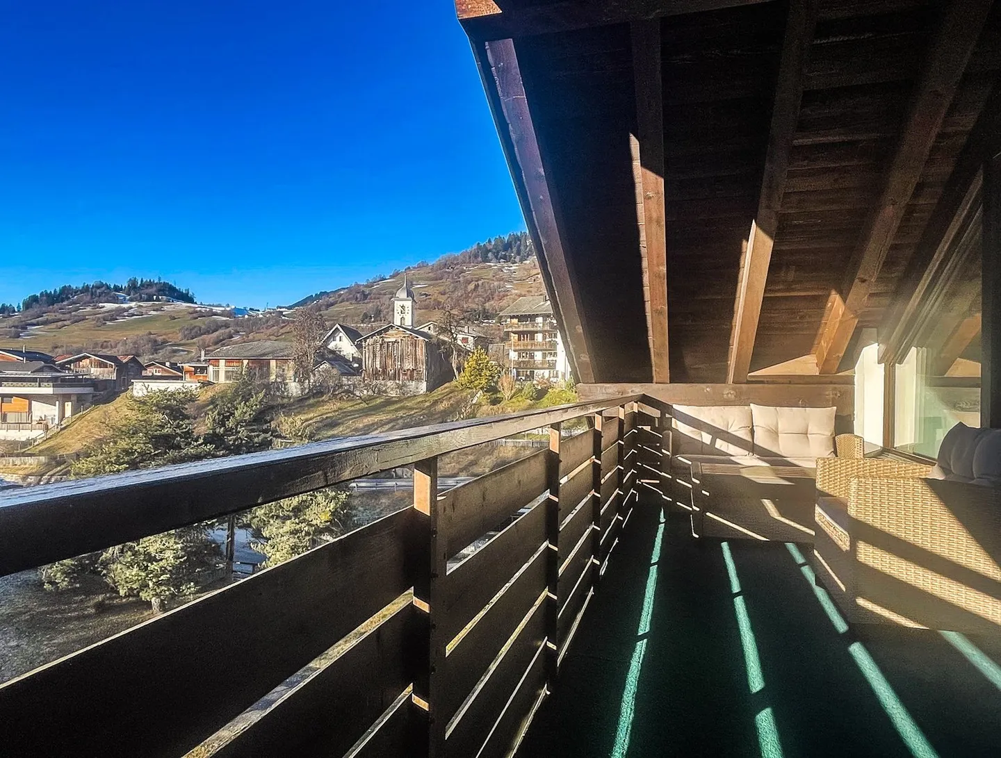 Esposizione a sud - vicino al centro, agli impianti di risalita e ai mezzi pubblici - Foto 21 di 26